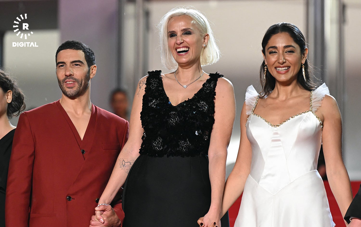 گوڵشیفتە فەراهانی لەگەڵ جولیا دوکۆرنۆ لە فیستیڤاڵی فیلمی کان. وێنە: AFP