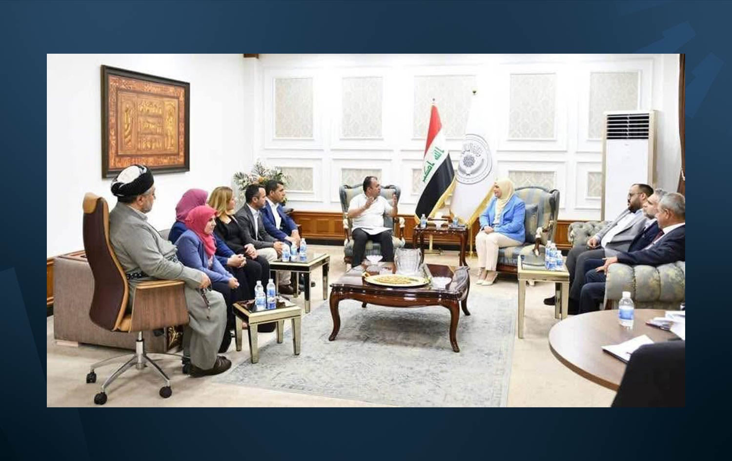 وێنەیەکی کۆبوونەوەکە.