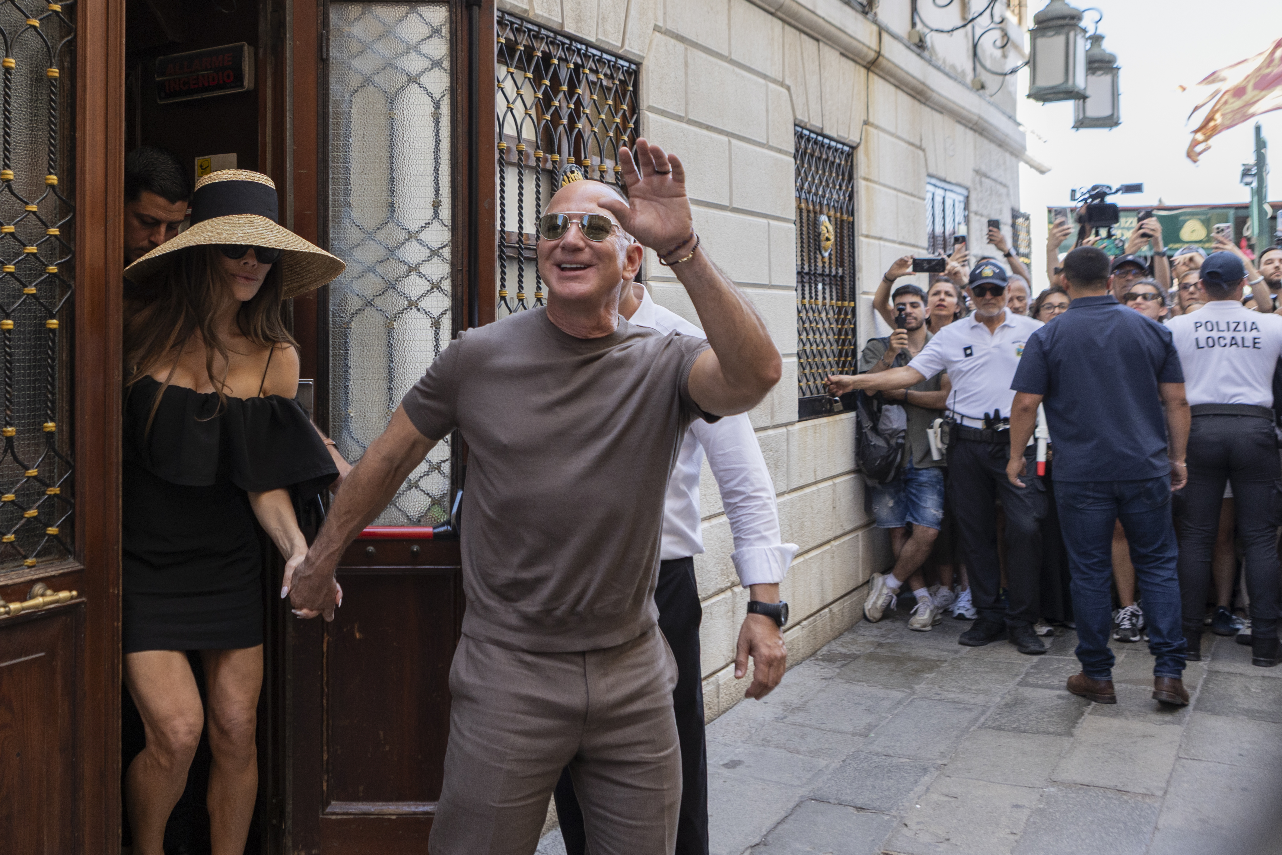 Milyarder iş insanı Jeff Bezos ile gazeteci Lauren Sanchez Venedik'te evlendi. / Foto: AA