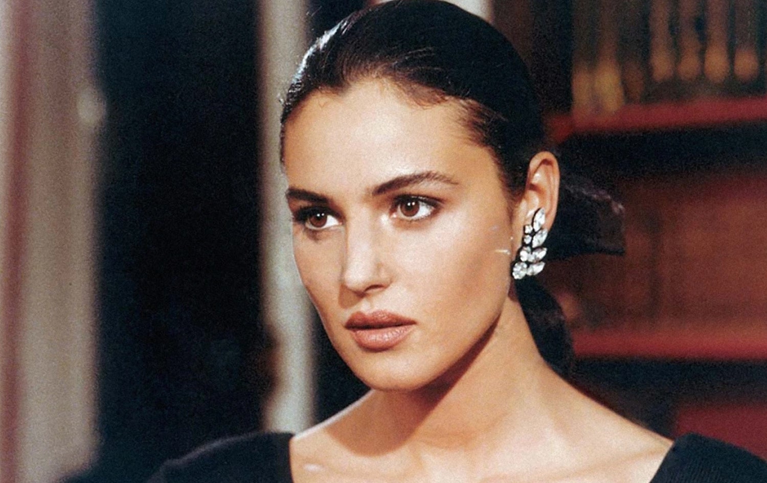 مۆنیکا بێلوچی لە کورتە زنجیرەی تەلەڤزیۆنیی "Life With The Kids"