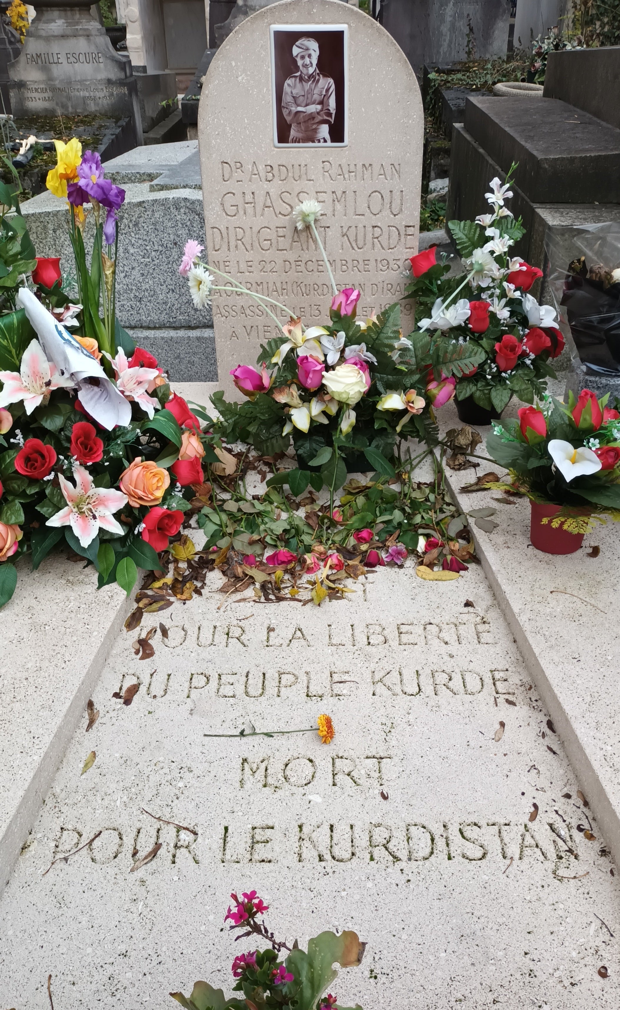 Dr. Kasımlo'nun mezarı