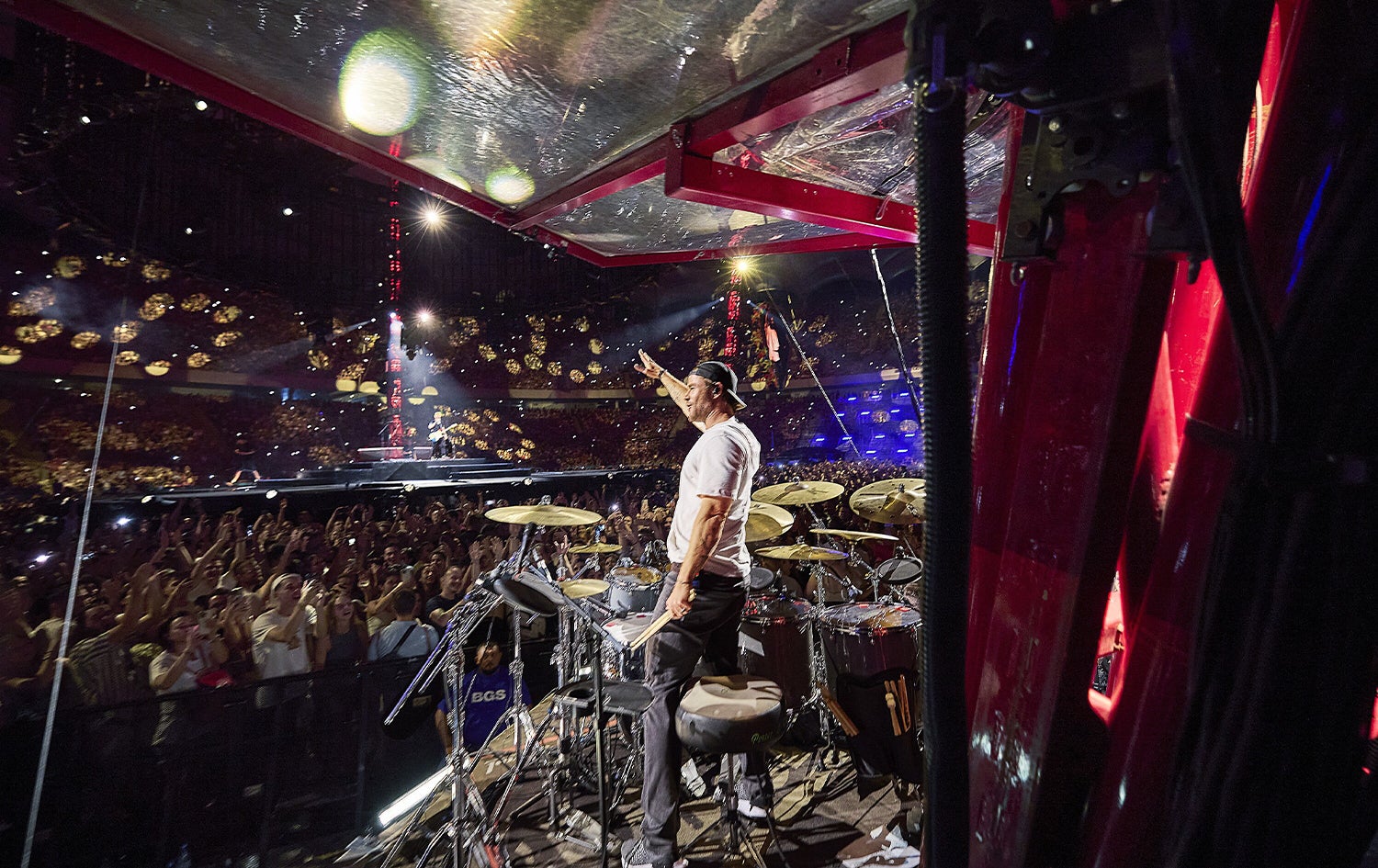 کریس هێمسۆرس لە کۆنسێرتی ئێد شیرەن، لە بۆخارێست، 2024