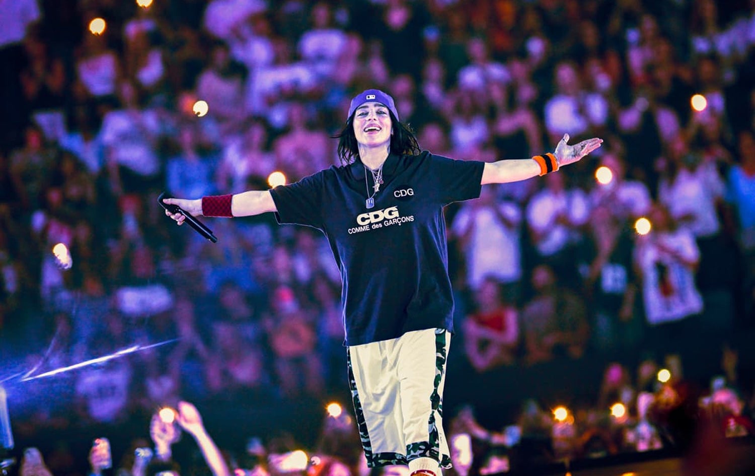 بیلی ئایڵێش لە کۆنسێرتی مانچستەر لە چوارچێوەی گەشتە هونەرییە نوێیەکەی