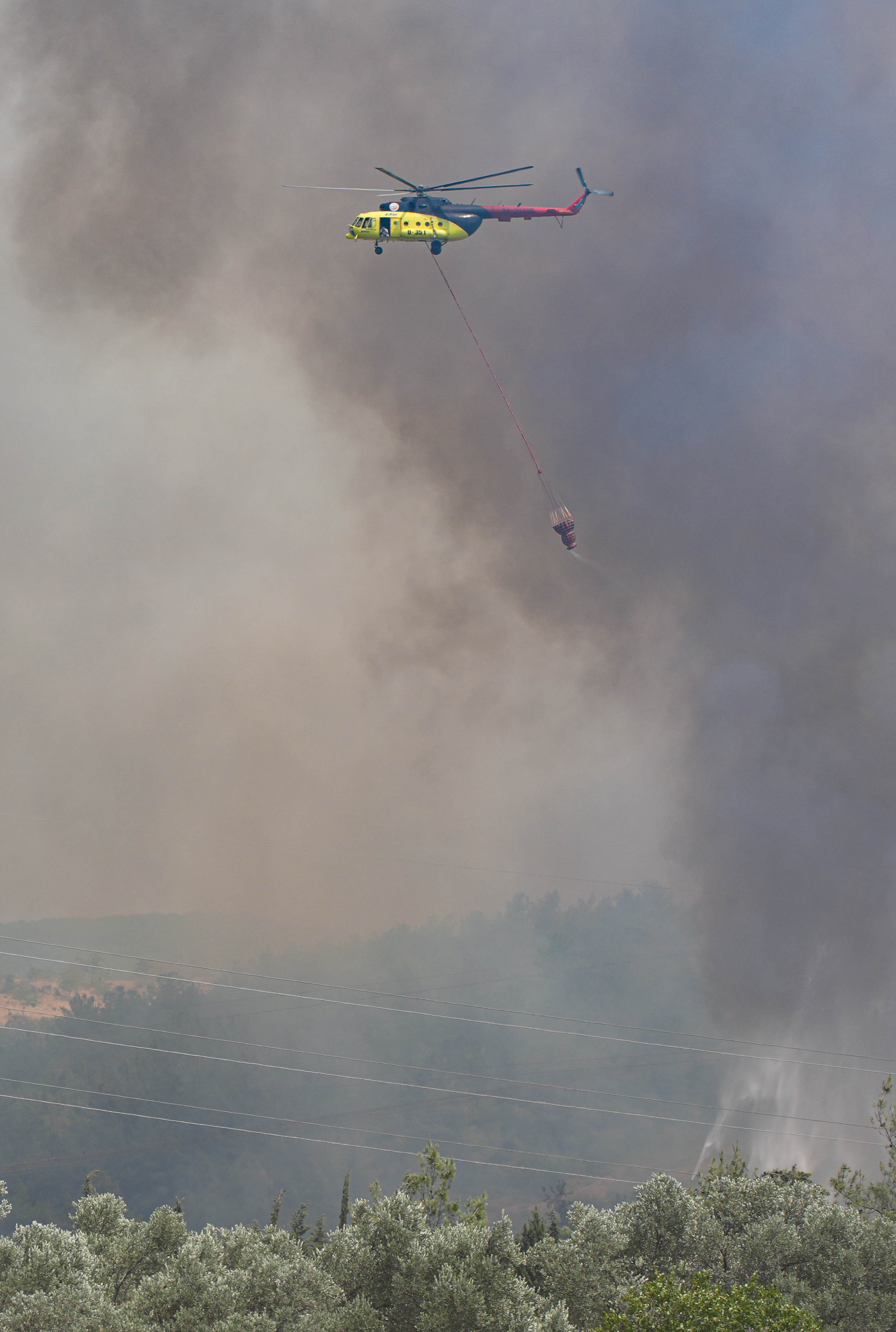 Yangına müdahale ediliyor. / AA