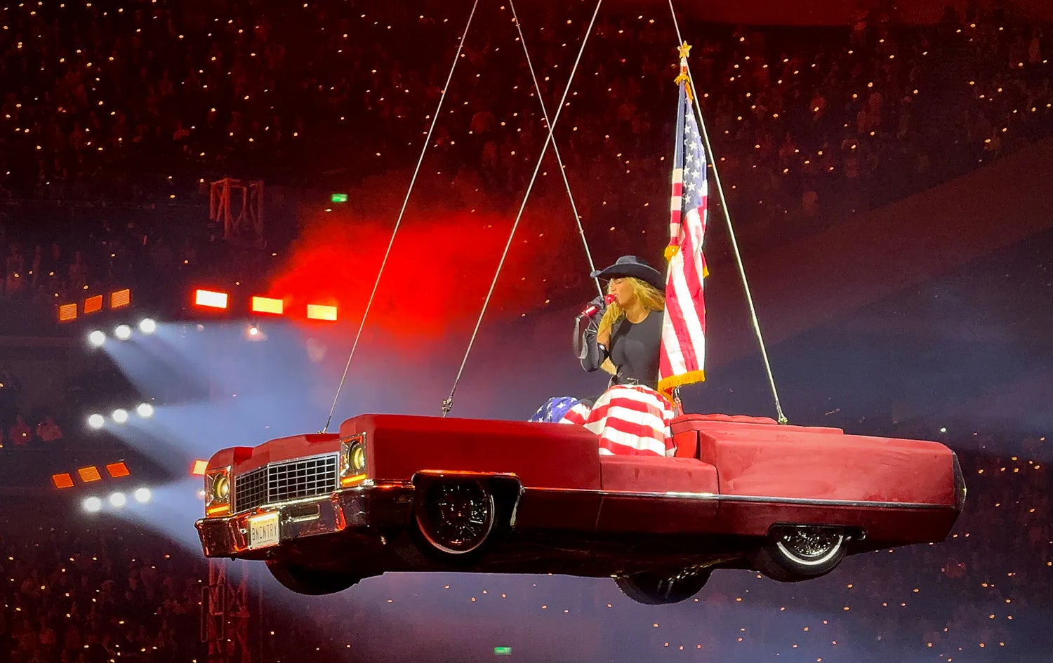 بیۆنسێ لە کۆنسێرتی لەندەن لە چوارچێوەی گەشتی هونەریی "Cowboy Carter"