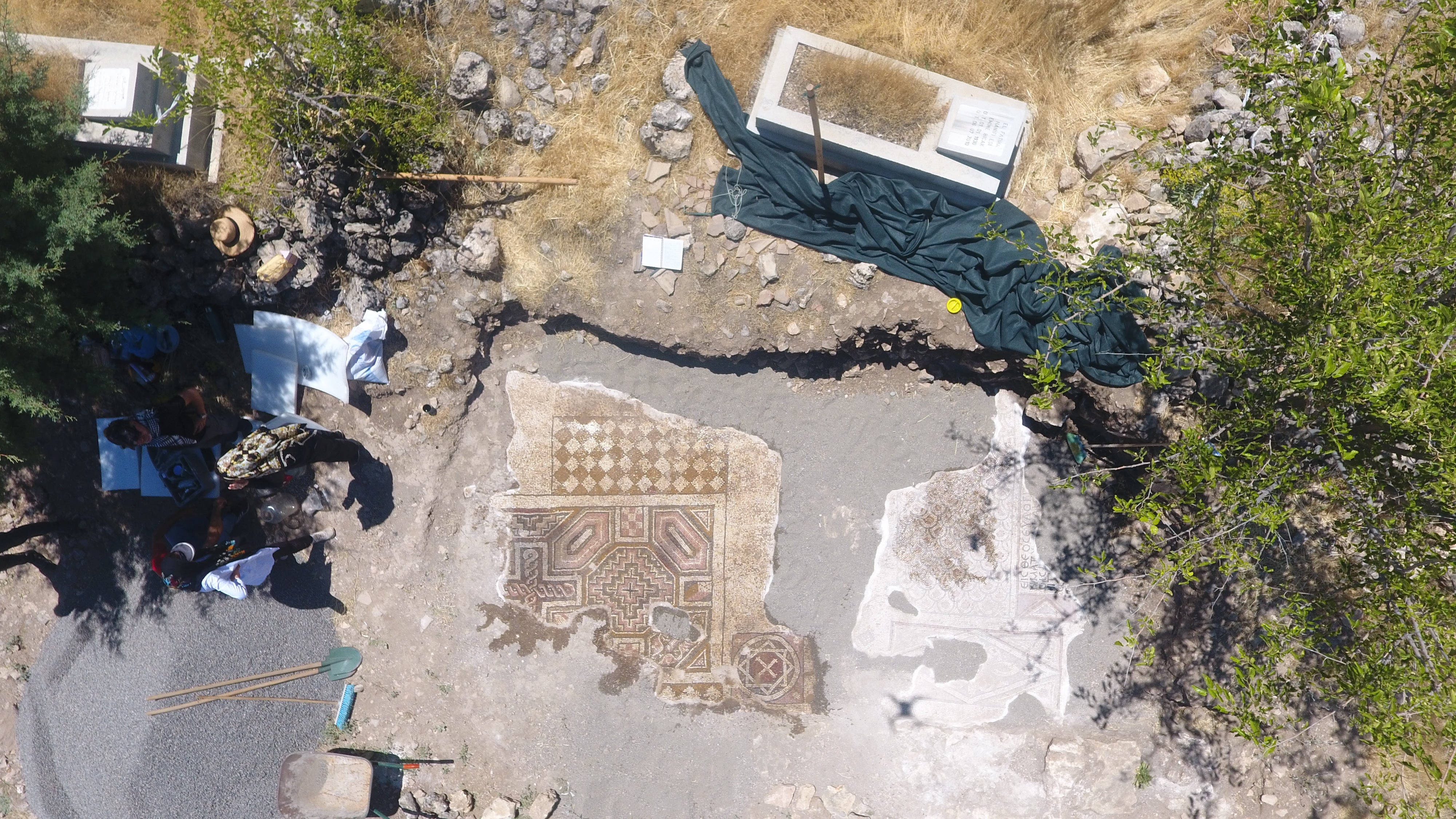 Mozaik, mezar kazısında tespit edildi