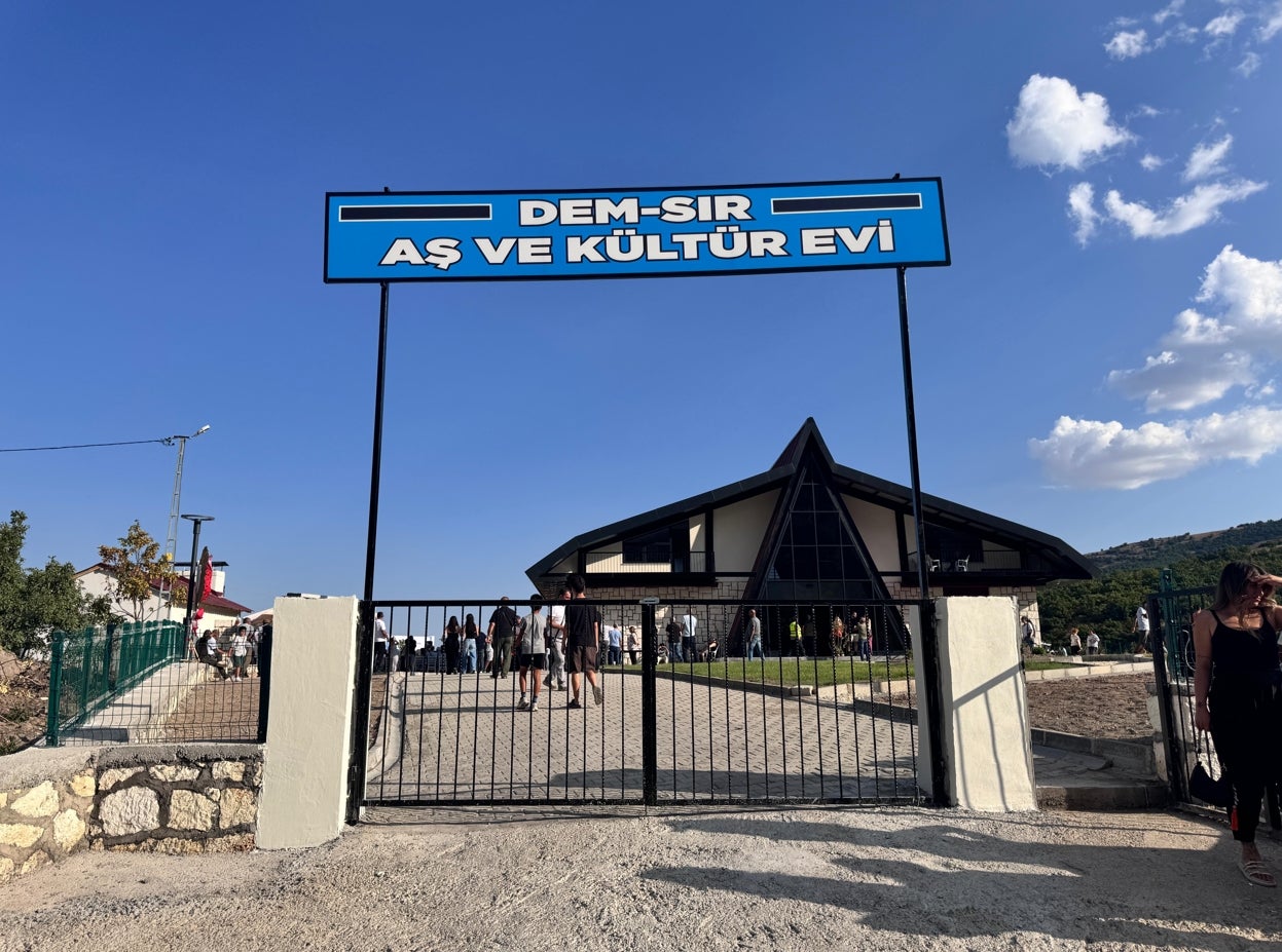 Aş ve kültür evinin girişi