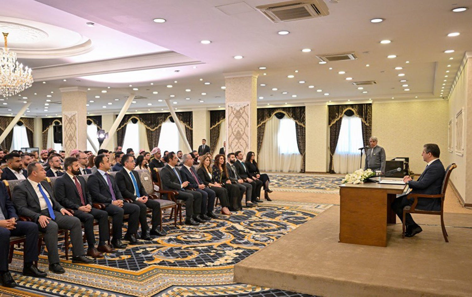 مەسرور بارزانی لە کاتی پێشوازیکردن لە شاندی رەوەندی کوردیی نیشتەجێی ئەورووپا.