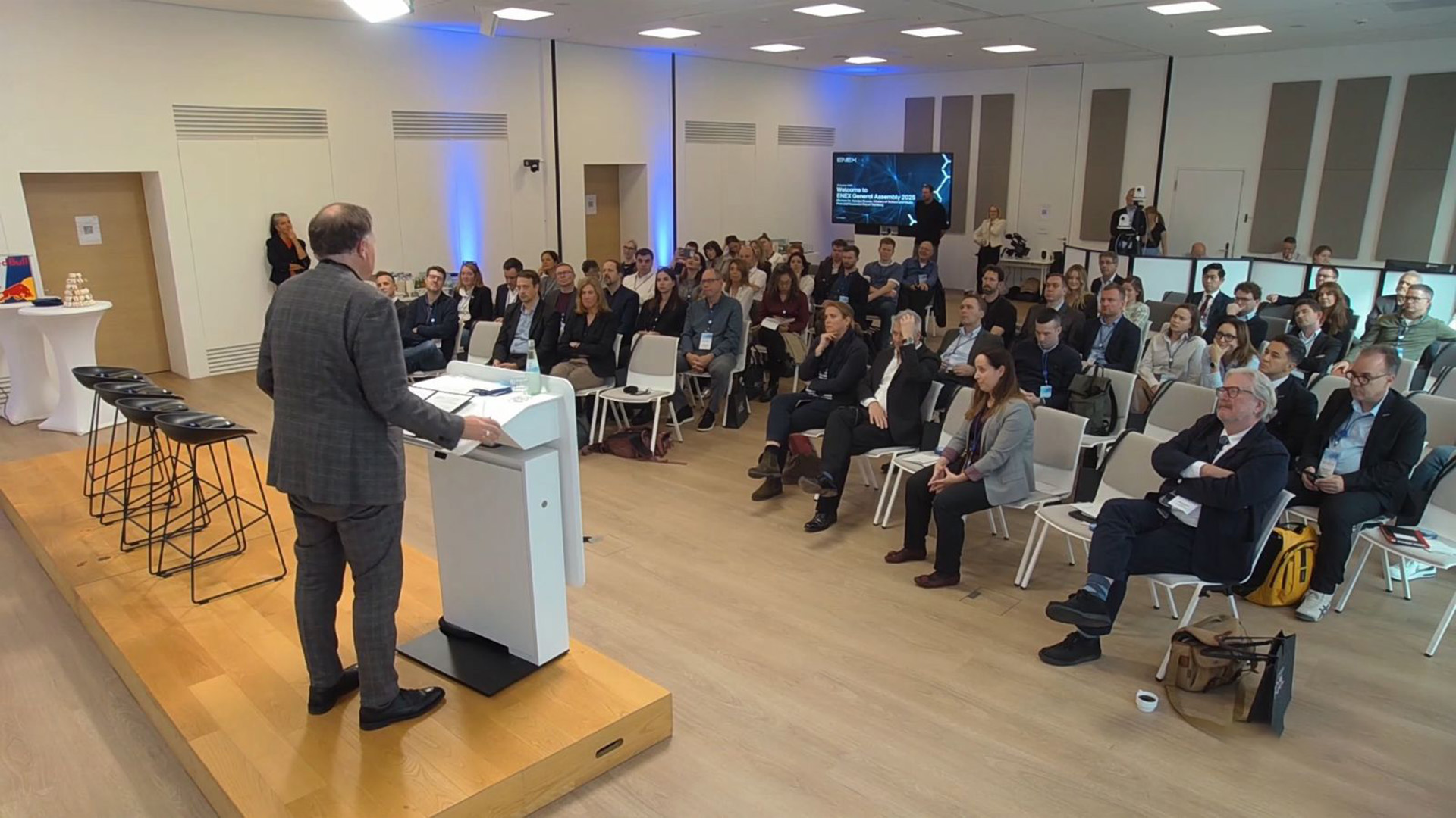 کۆبوونەوەی بەڕێوەبەرانی دامەزراوە میدیاییەکانی ئەندام لە تۆڕی ئاڵۆگۆڕی هەواڵی ئەورووپی (ENEX) لە هامبۆرگ. وێنە: رووداو کۆبوونەوەی بەڕێوەبەرانی دامەزراوە میدیاییەکانی ئەندام لە تۆڕی ئاڵۆگۆڕی هەواڵی ئەورووپی (ENEX) لە هامبۆرگ. وێنە: رووداو