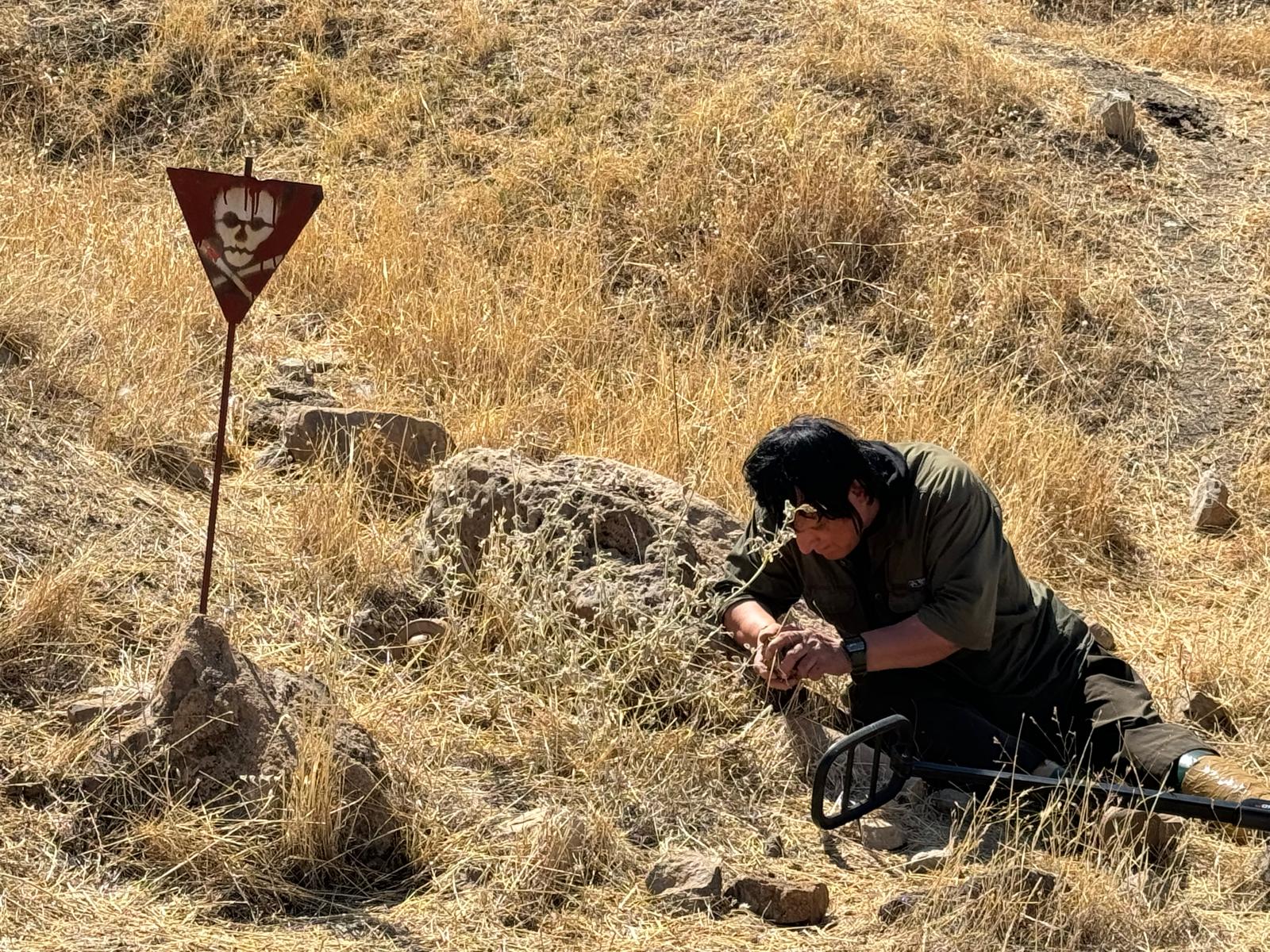 Karmendekî ku mayînan derdixe Karmendekî ku mayînan derdixe