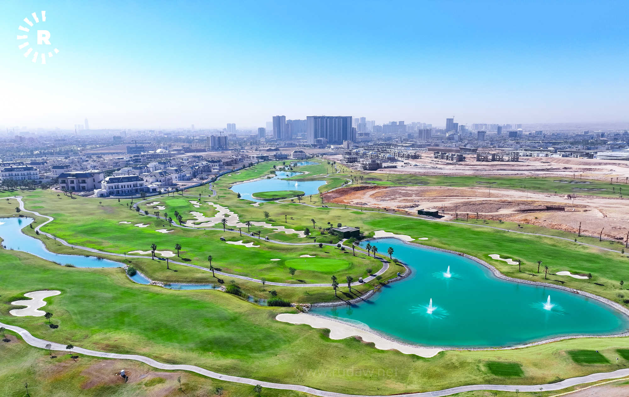 دیمەنێکی یاریگەی گۆڵفی نێودەوڵەتی ئەربیڵ هیڵز