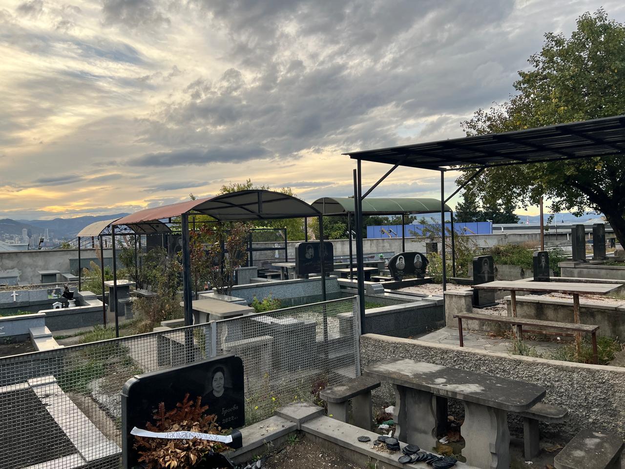 دیمەنێکی گۆڕستانی کوردان