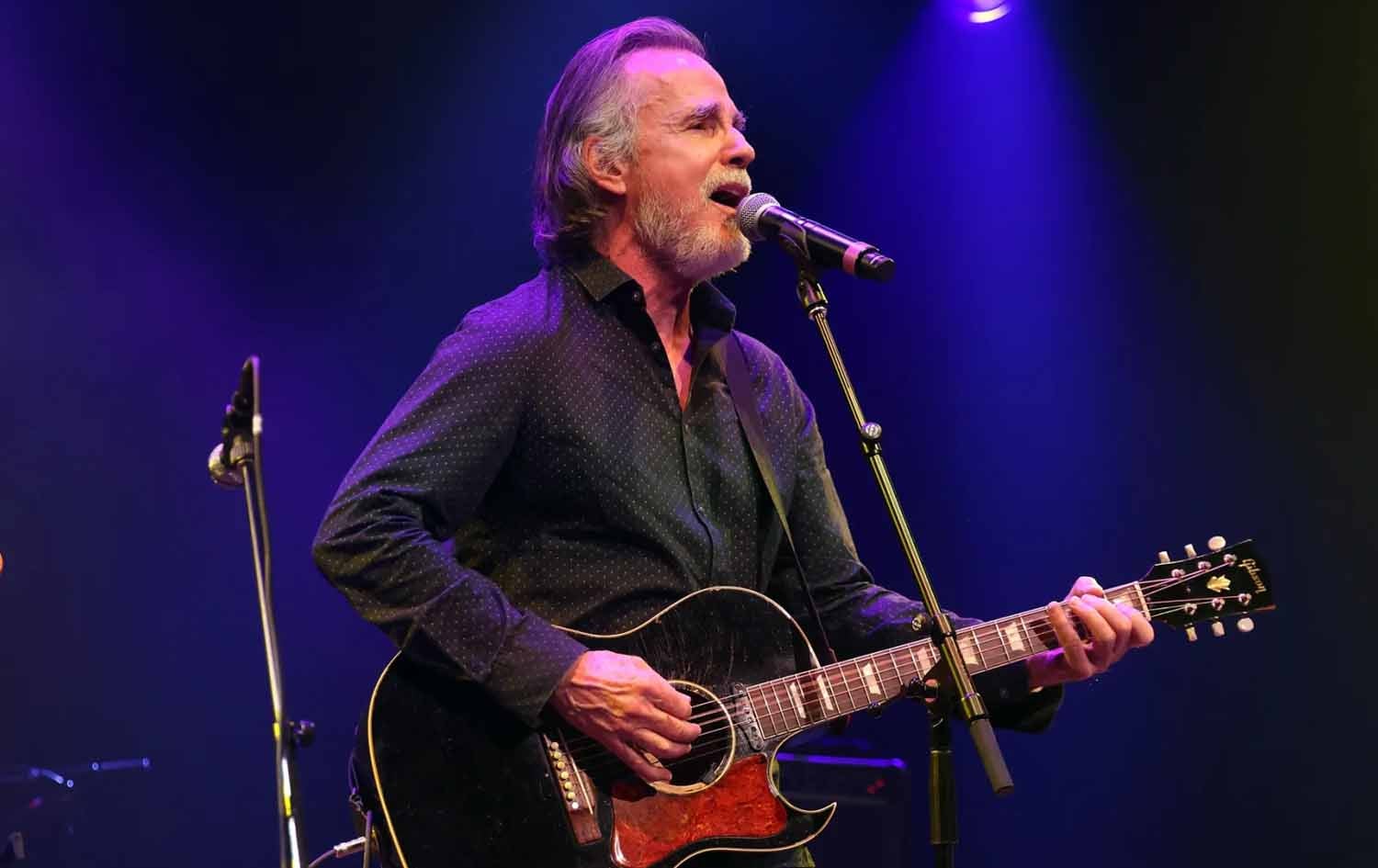 جاکسن براون، گۆرانیبێژ و ئاوازدانەری ئەمریکی