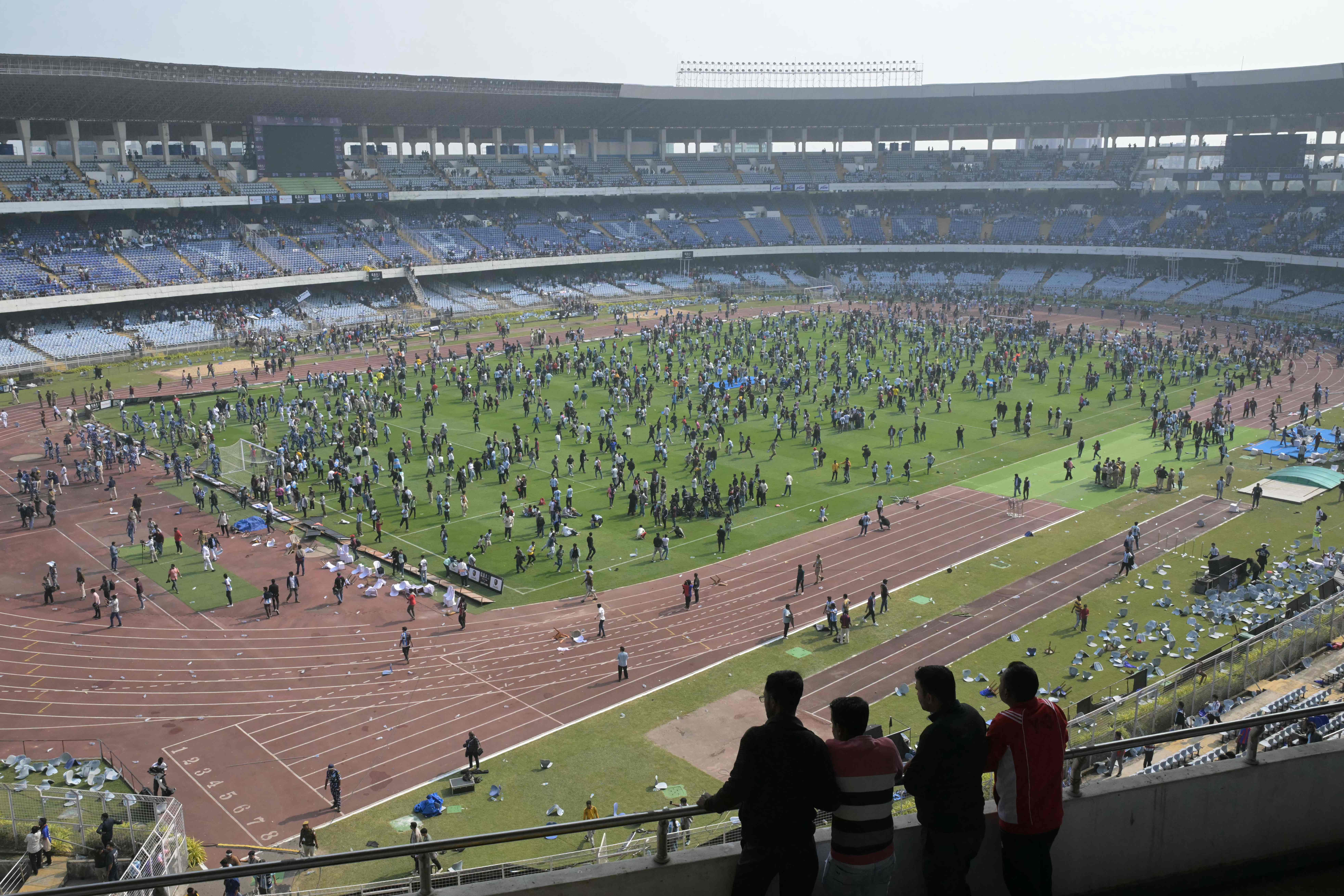 هاندەران رژانە نێو یاریگە