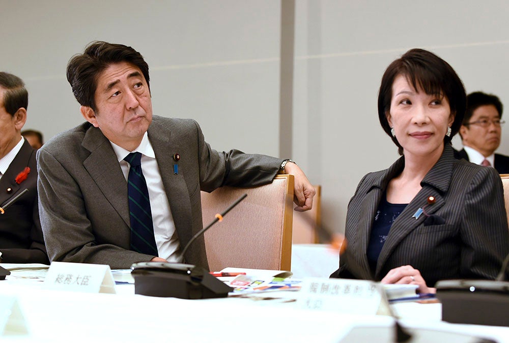 Takaichi, Abe'nin hükümetlerinde çeşitli bakanlık görevlerinde bulundu Fotoğraf 2014 yılına ait. Fotoğraf: Toshifumi Kitamura/AP/TT