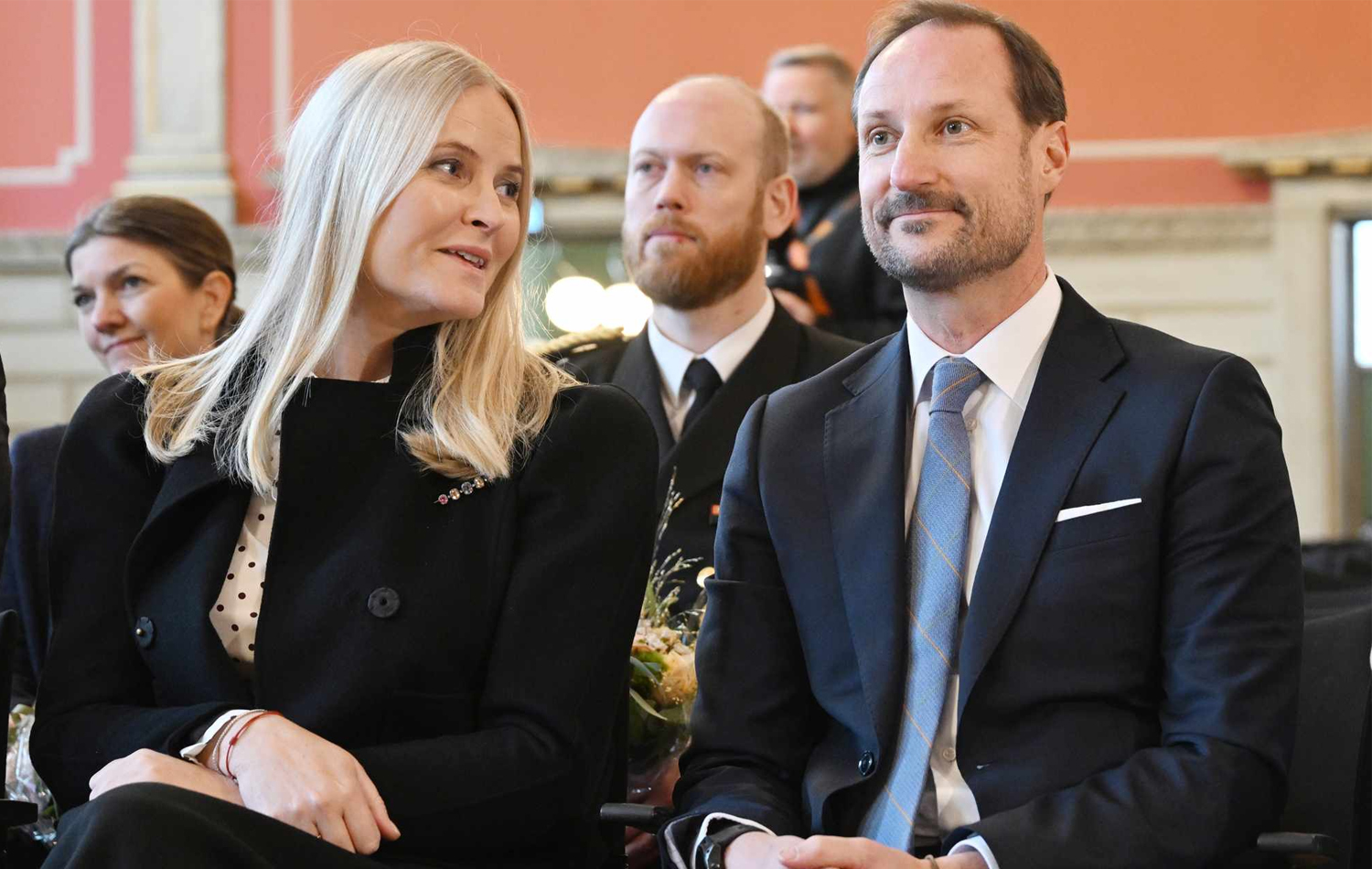 Fotoğraf: Veliaht Prenses Mette-Marit ve Veliaht Prens Haakon, 28 Ocak 2026'da Norveç'in Frederikstad kentinde, 100. kuruluş yıl dönümü vesilesiyle Frederikstad Kütüphanesi'ni ziyaret etti. Rune Hellestad - Corbis/Corbis via Getty