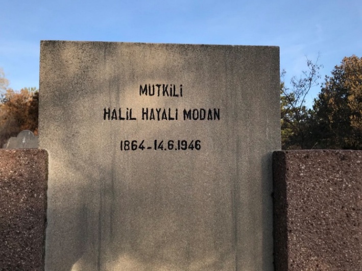 Gora Xelîl Xeyalî  (Goristana Asrî ya Cebeciyê) 