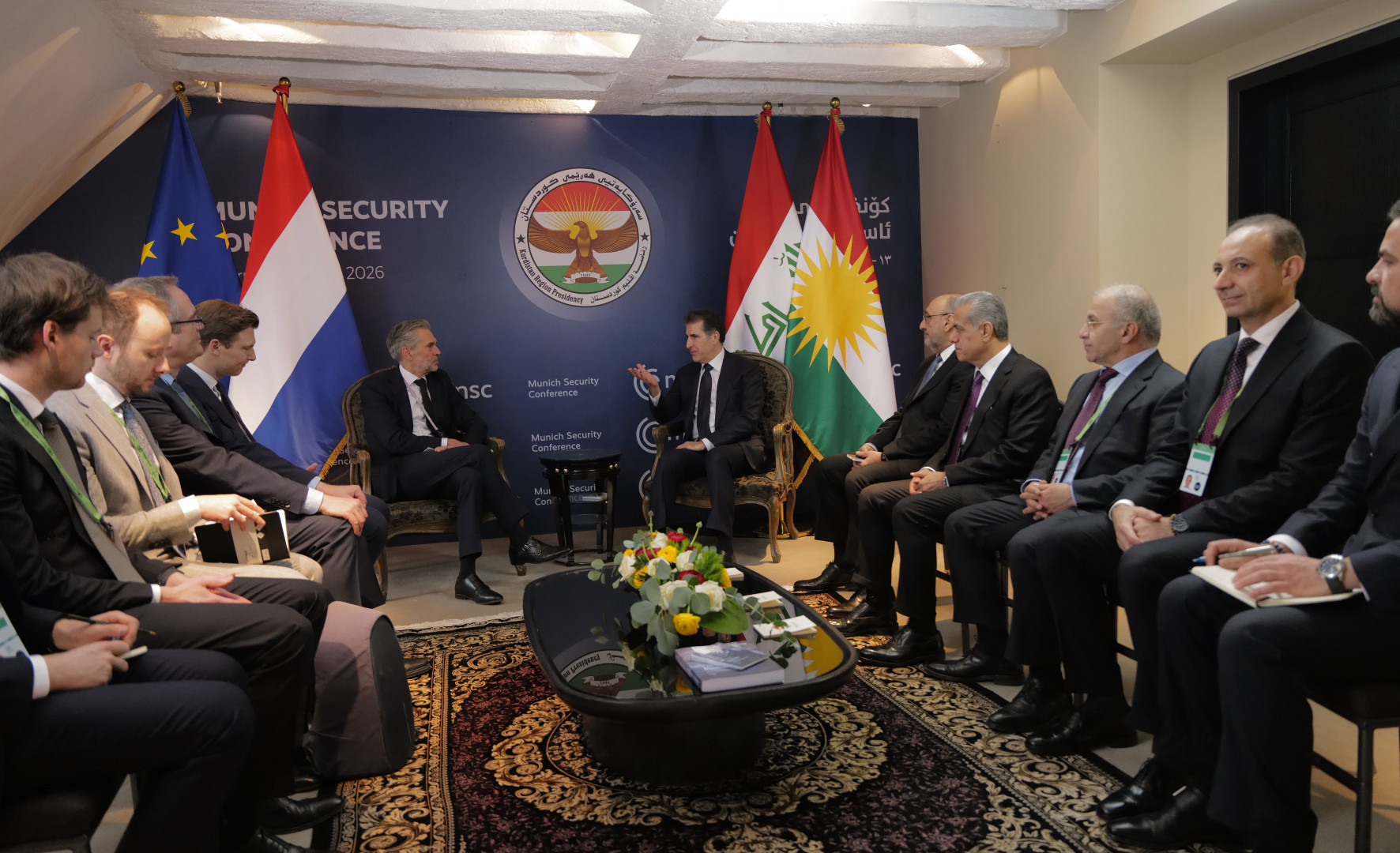 دیمەنێکی کۆبوونەوەی نێچیرڤان بارزانی، سەرۆکی هەرێمی کوردستان لەگەڵ شاندە هۆڵەندییەکە لە میونشن