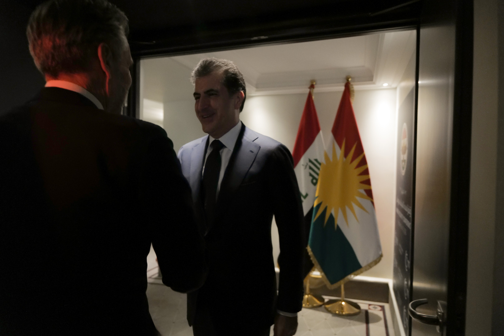 دیمەنێکی کۆبوونەوەی نێچیرڤان بارزانی، سەرۆکی هەرێمی کوردستان لەگەڵ شاندە هۆڵەندییەکە لە میونشن