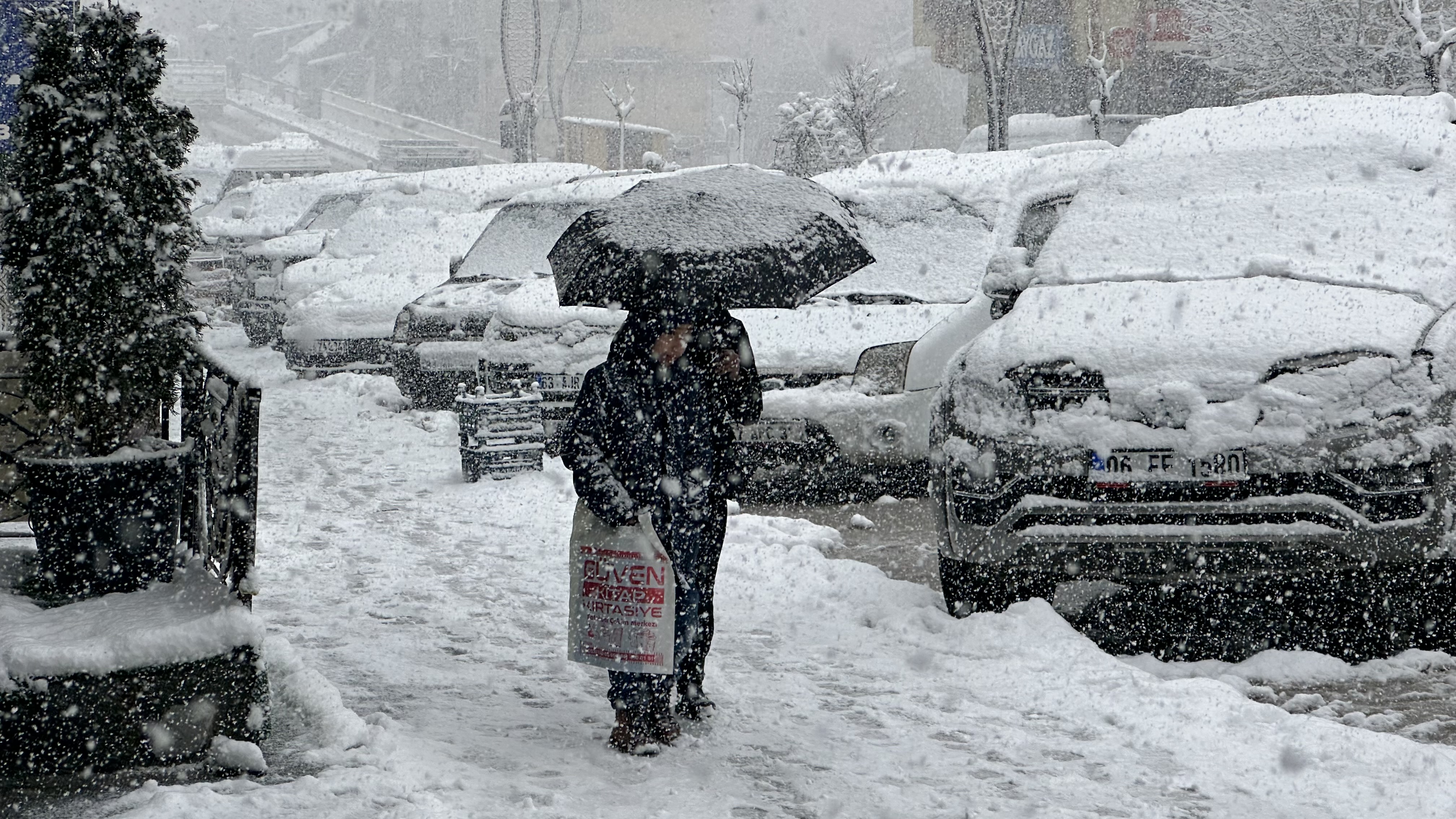 Bitlis, Van, Hakkari'de kar Foto: AA
