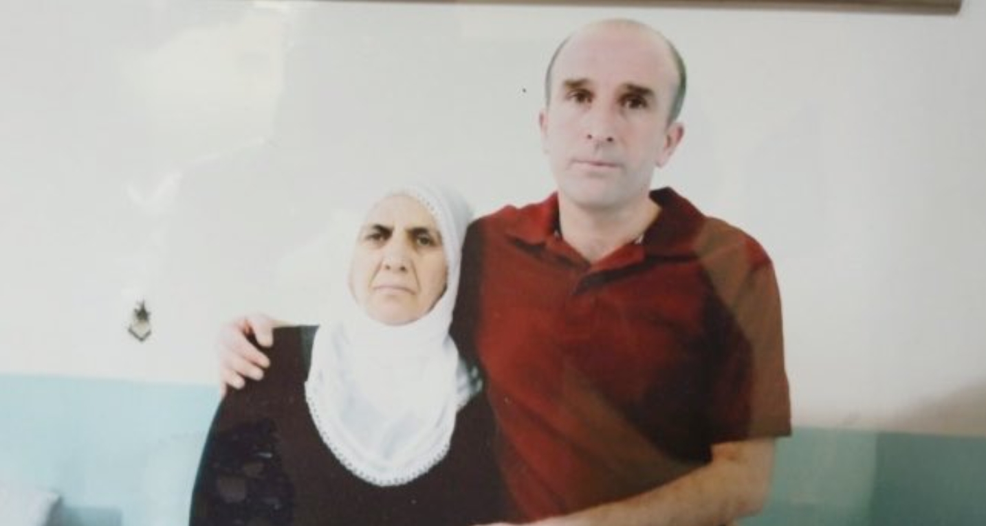 Şitilay, annesiyle birlikte