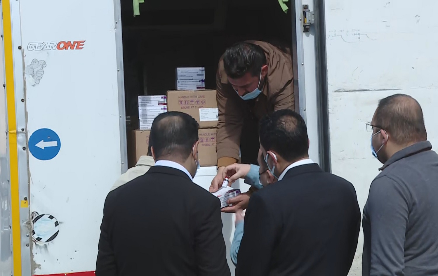 KRG Ministry of Health officials examine doses of the AstraZeneca coronavirus vaccine in Erbil on March 26, 2021. Photo: Rudaw