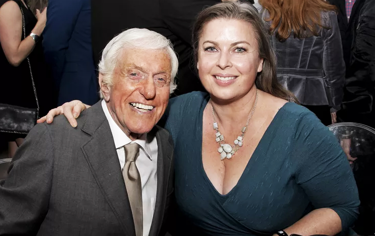 دیک ڤان دایک لەگەڵ ئارلین سیلڤەری هاوژینە نوێیەکەی.