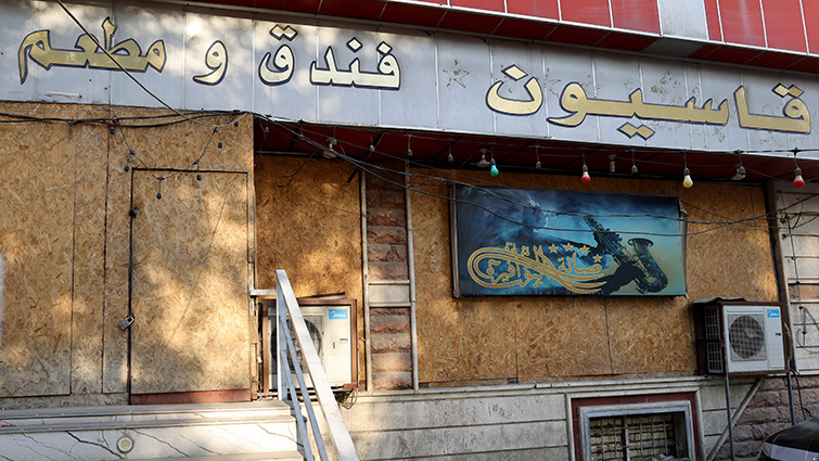 مطعم مغلق-AFP