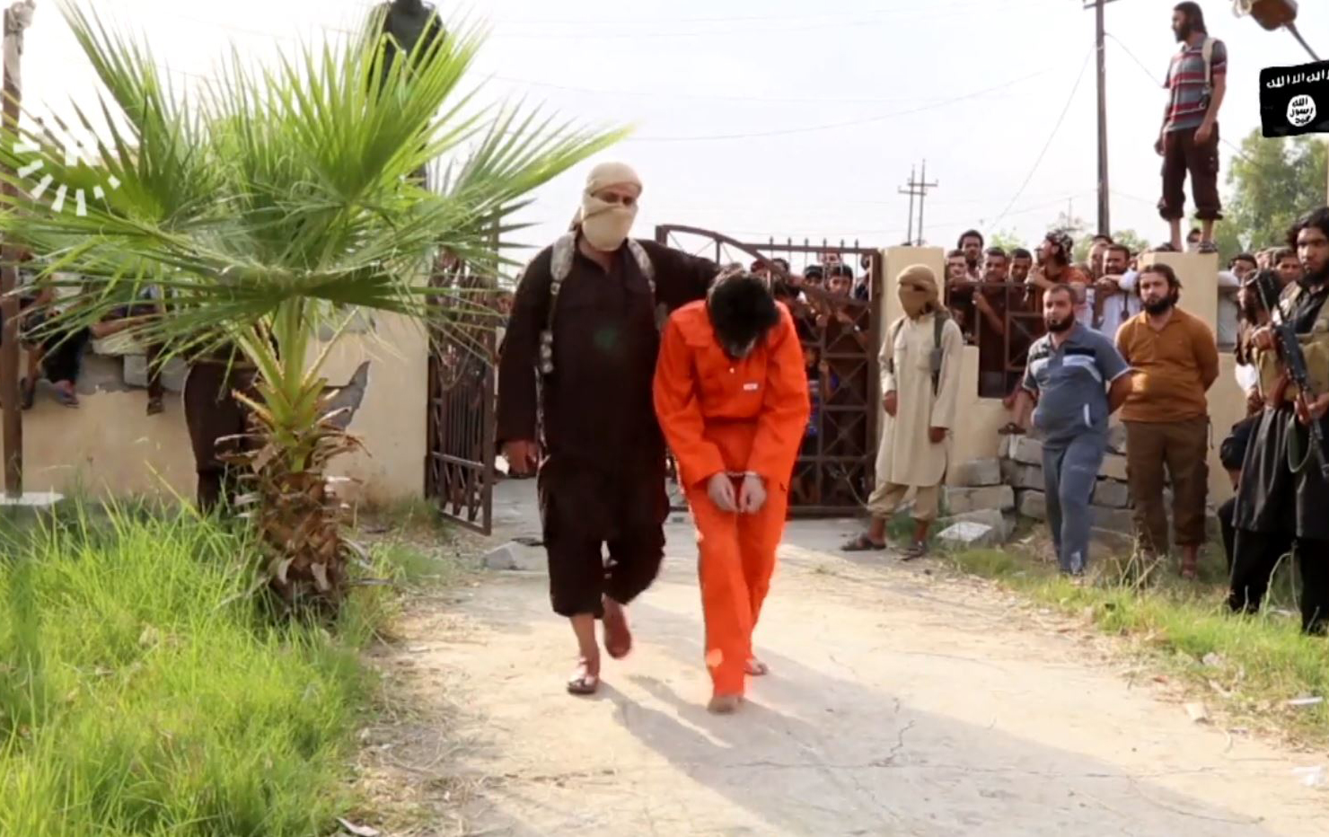 گۆڕە بە کۆمەڵەکانی داعش لە حەمام عەلیل