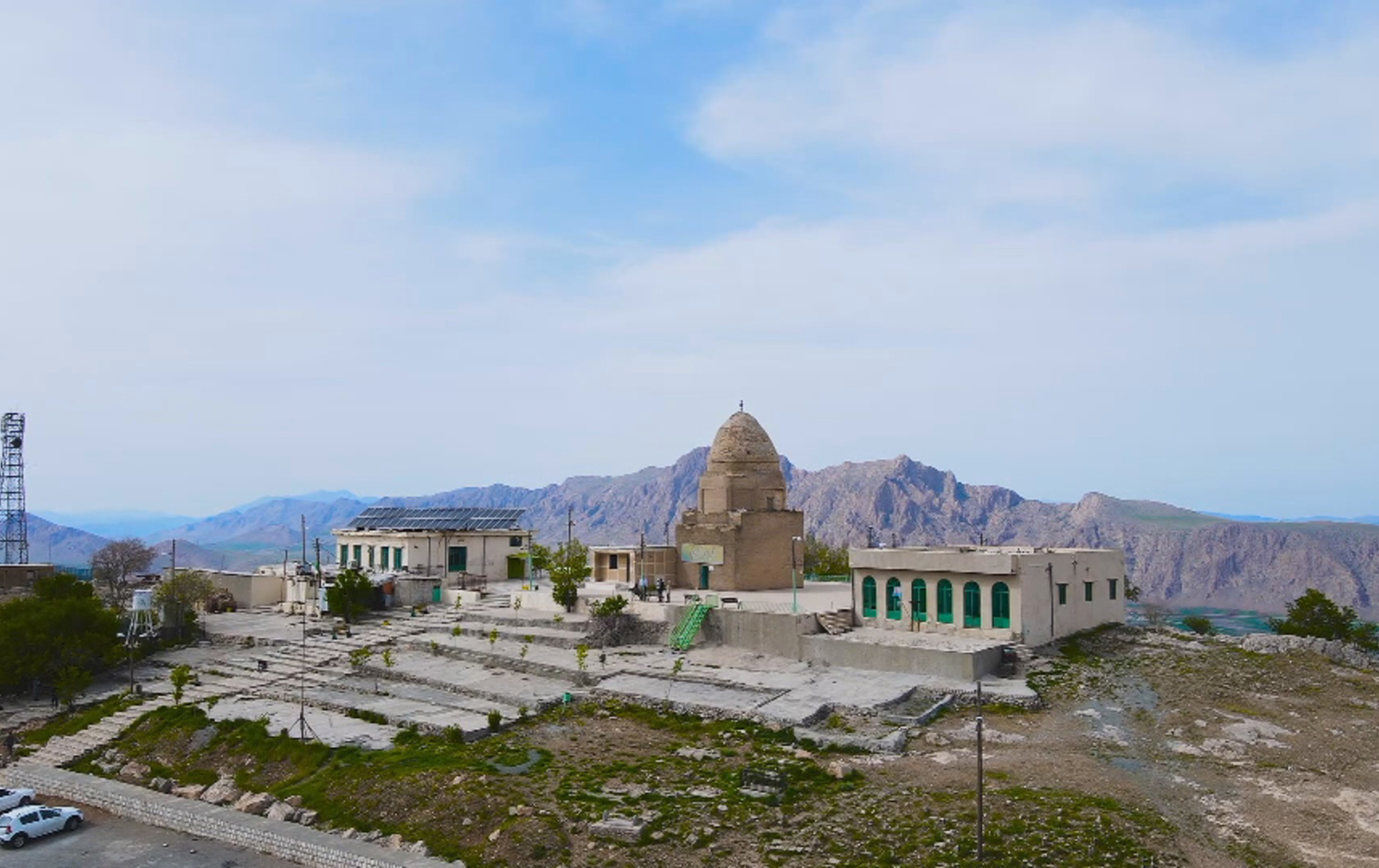 خاکی پیرۆز لەسەر مەزاری وەیسی قەرەنی