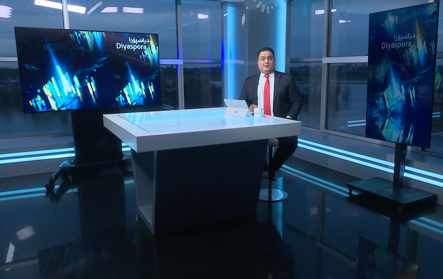 لەنێو فڕۆکەخانەی پاریس دژ بە دیپۆرتکردنەوەی کۆچبەرێکی کورد خۆپێشاندانکرا