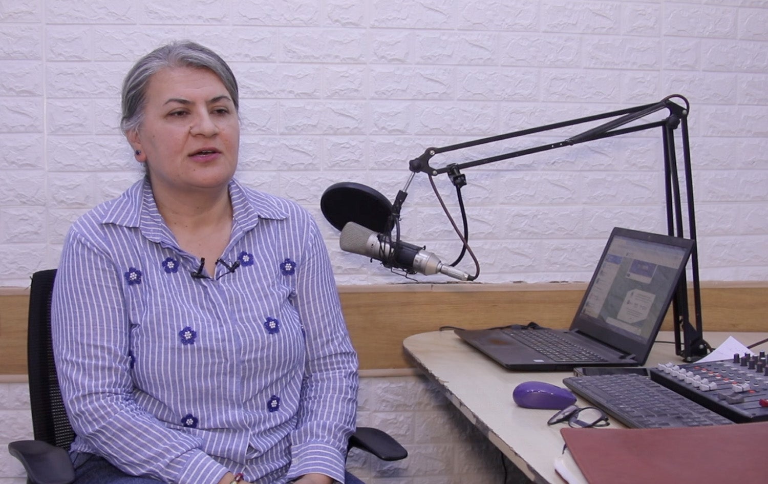 فیچەر - رەنگین سەلام؛ 20 ساڵە خۆبەخشانە خزمەتی هەڵەبجە دەکات