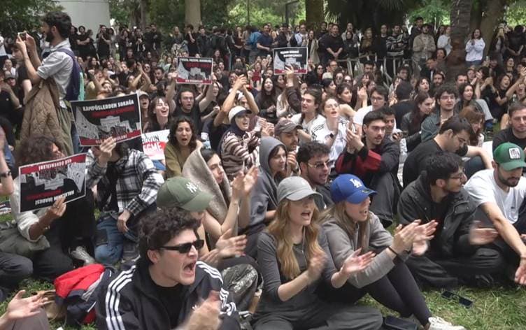 30 yıldır öğrenci yetiştiren Bilgi Üniversitesi kapatıldı, öğrenciler tepkili
