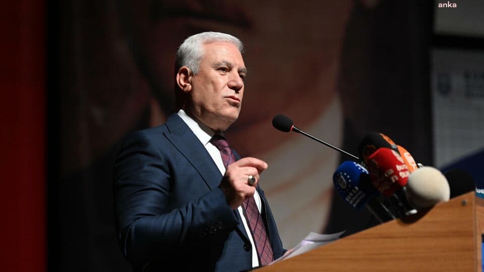 Mustafa Bozbey hakkında iddianame: Pasta kutusu içinde döviz alındı