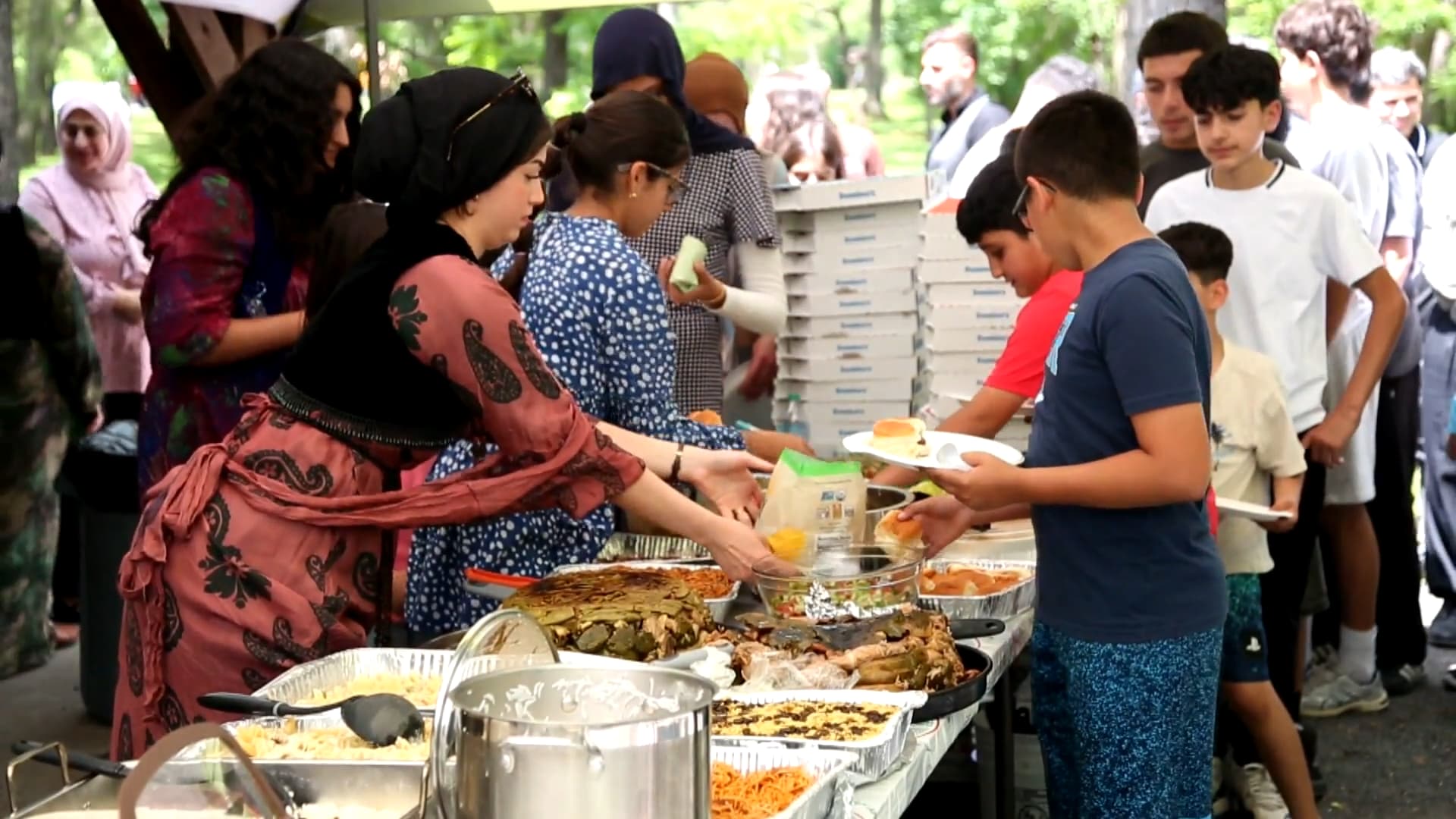 ڤیدیۆ.. منداڵانی ڤێرجینیا فێری کوردی دەبن و خێزانەکان ئاهەنگ دەگێڕن