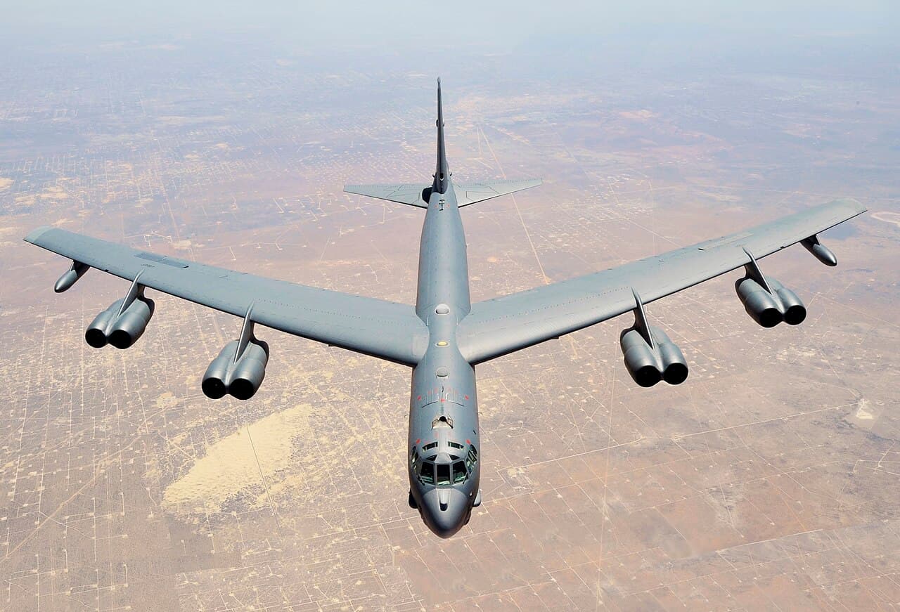 ABD Hava Kuvvetleri'nden düşen B-52 bombardıman uçağındaki mürettebat hakkında açıklama