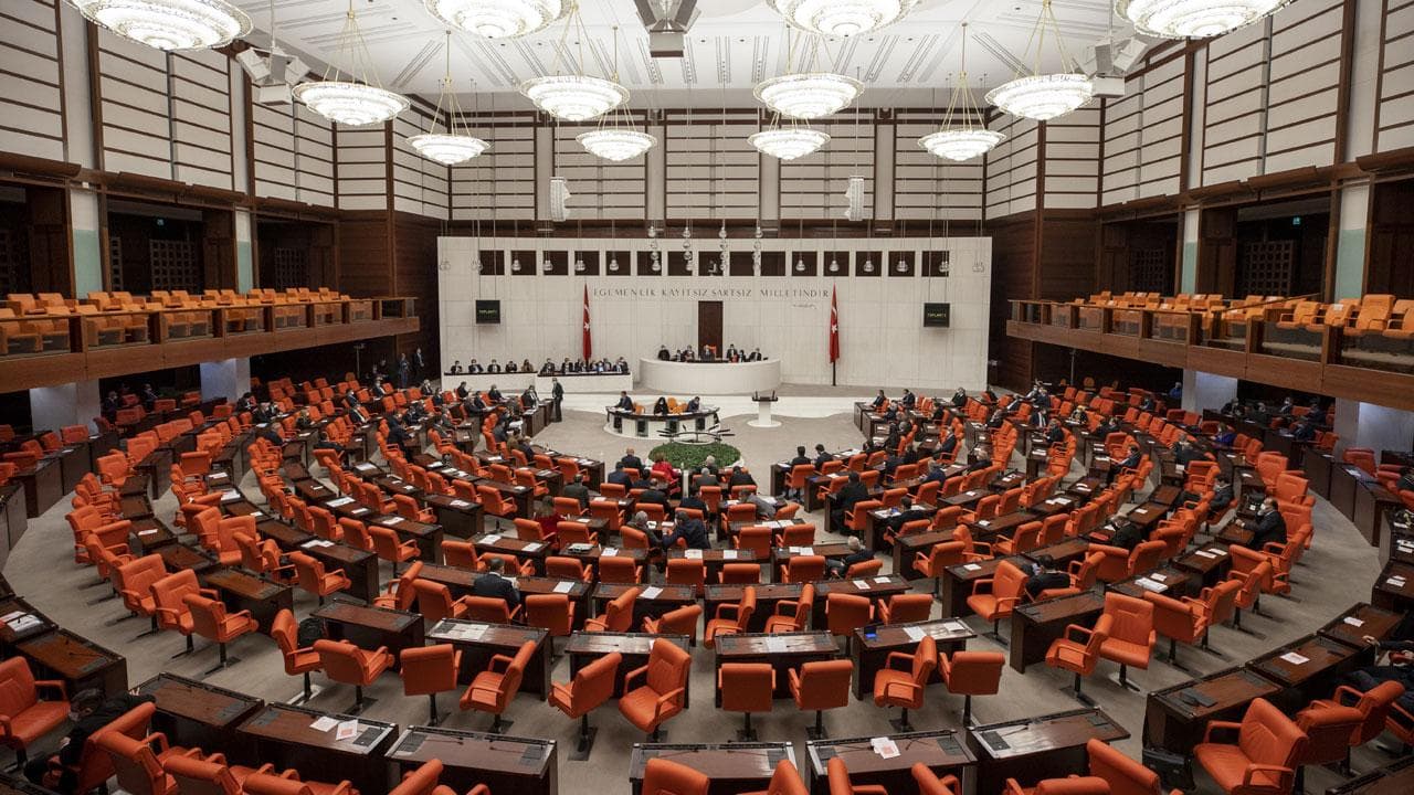 TBMM'nin çalışması süresi uzatıldı