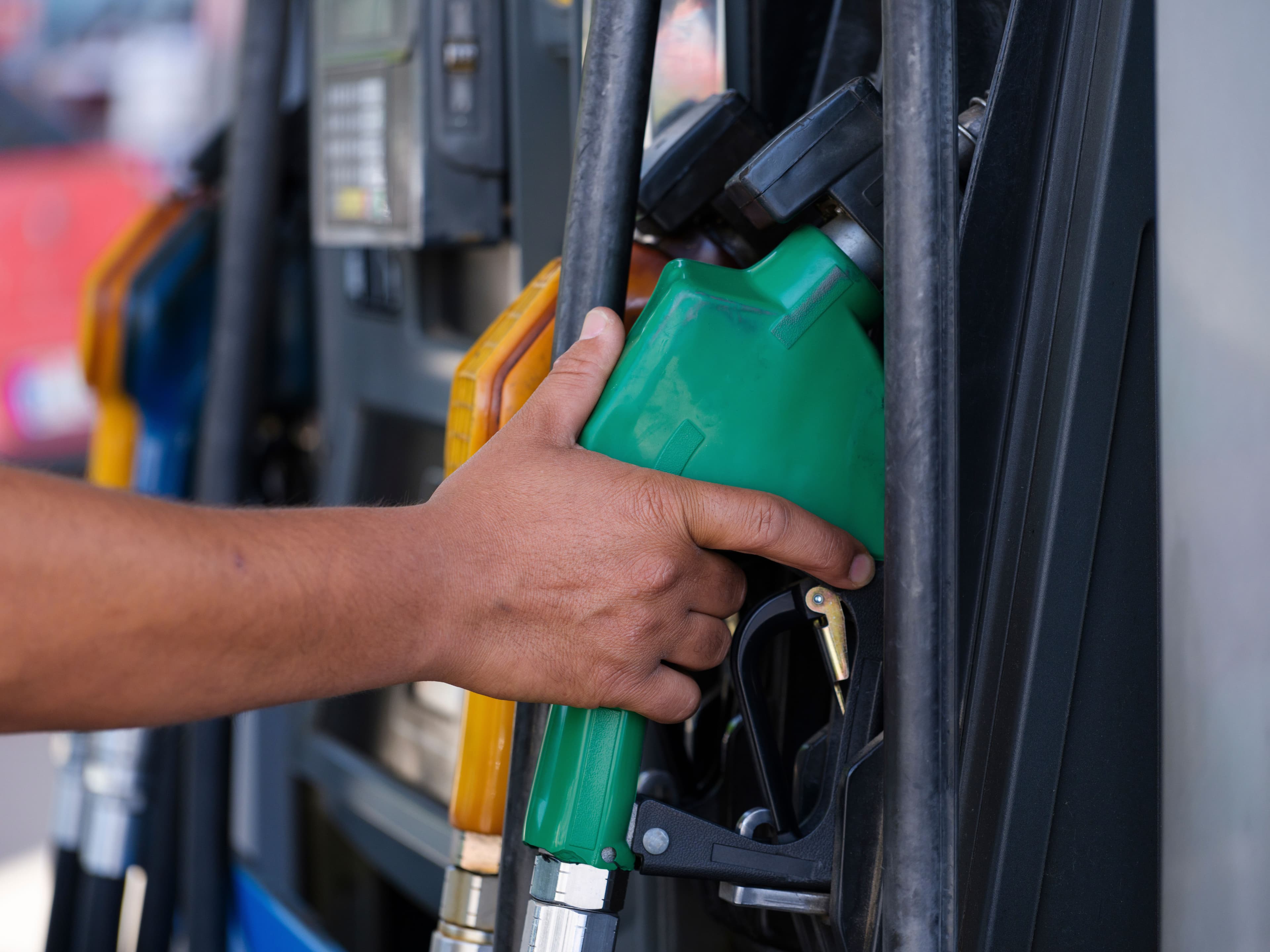 Benzine indirim geliyor: Akaryakıt tabelaları değişecek
