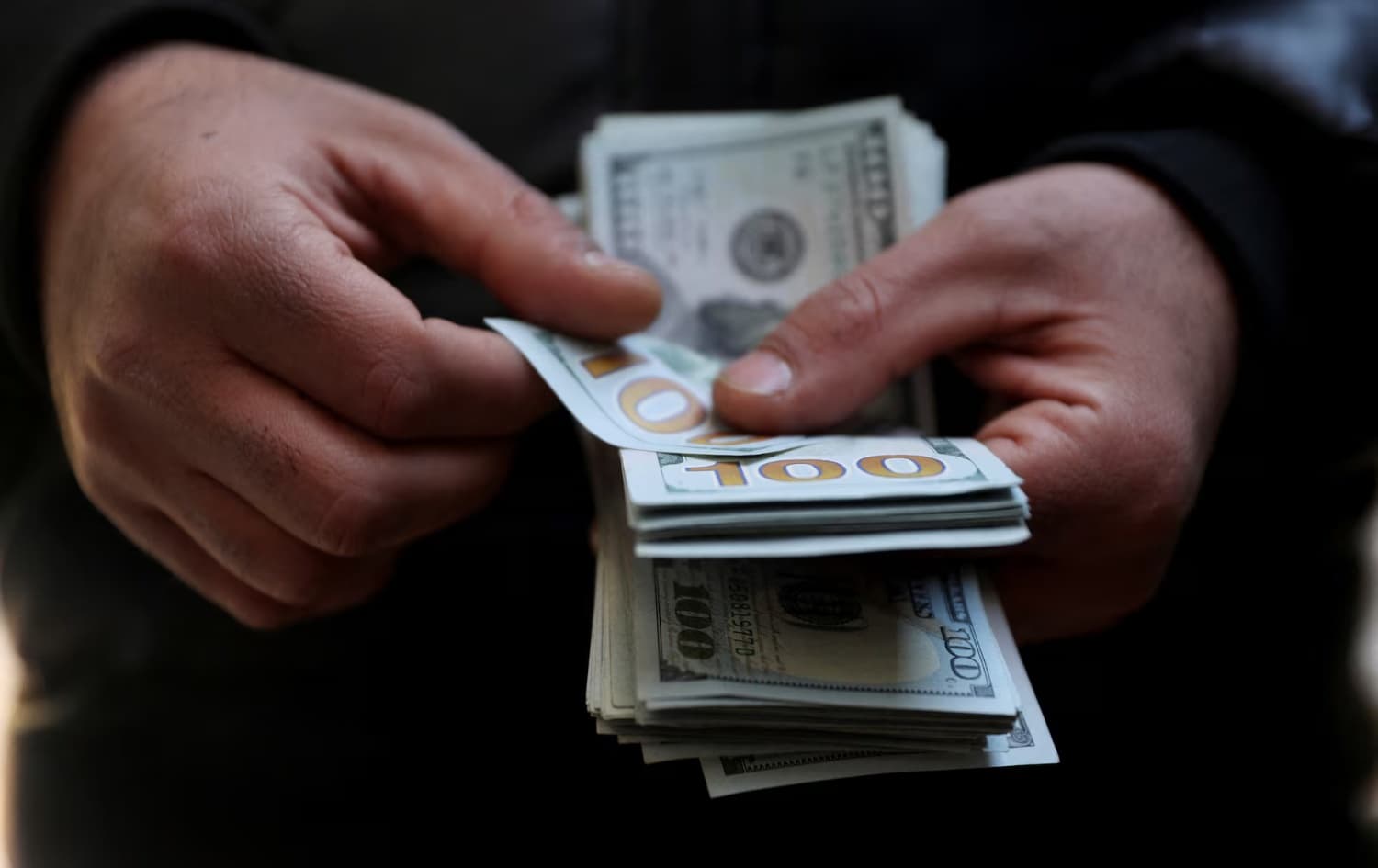 100 دۆلار لە ئێران بە 15 ملیۆن تمەنە و لە هەرێمی کوردستان بە 12 ملیۆن