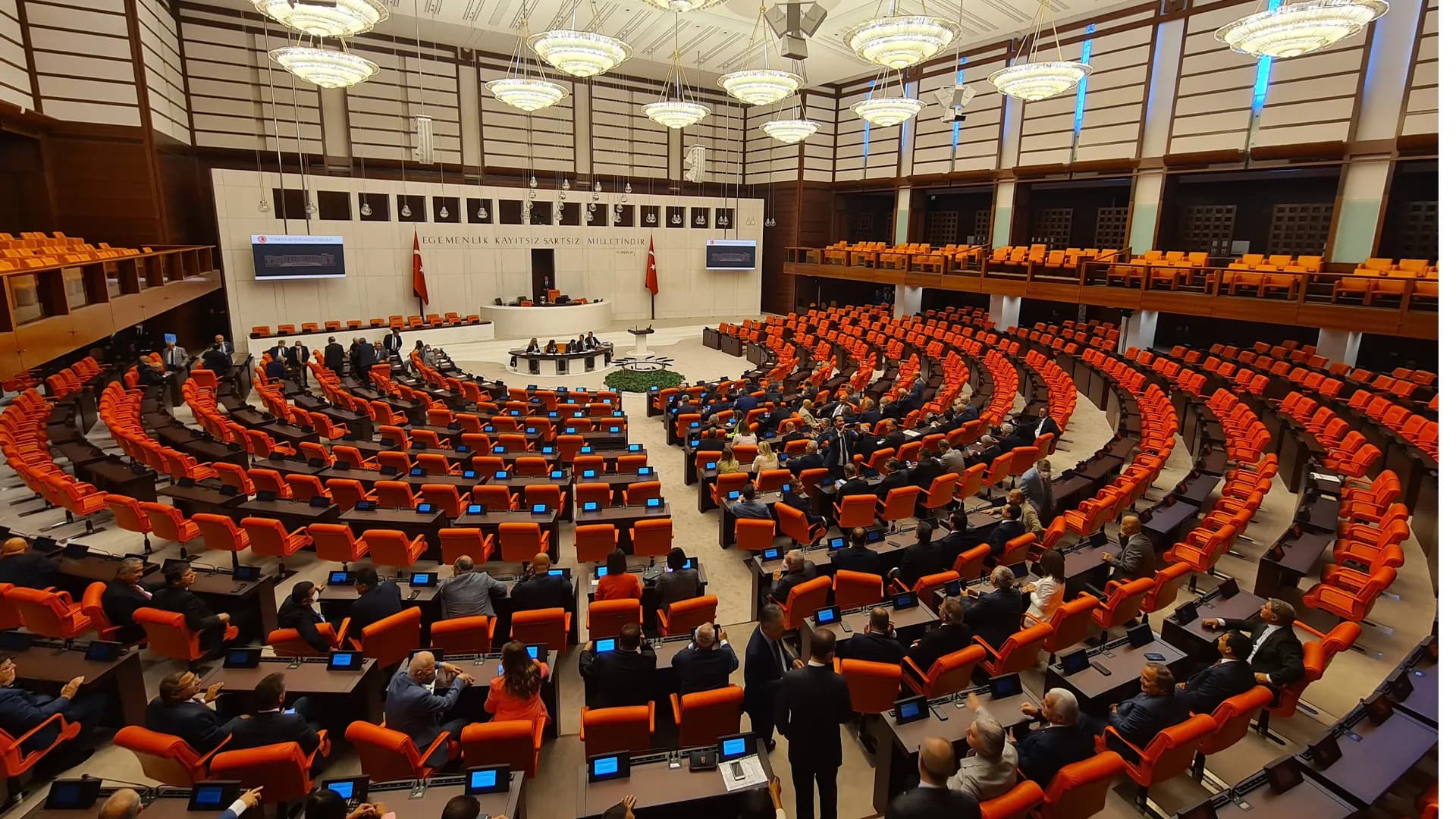 Fezlekeyên 12 parlamenteran gihîştin Parlamentoya Tirkiyeyê