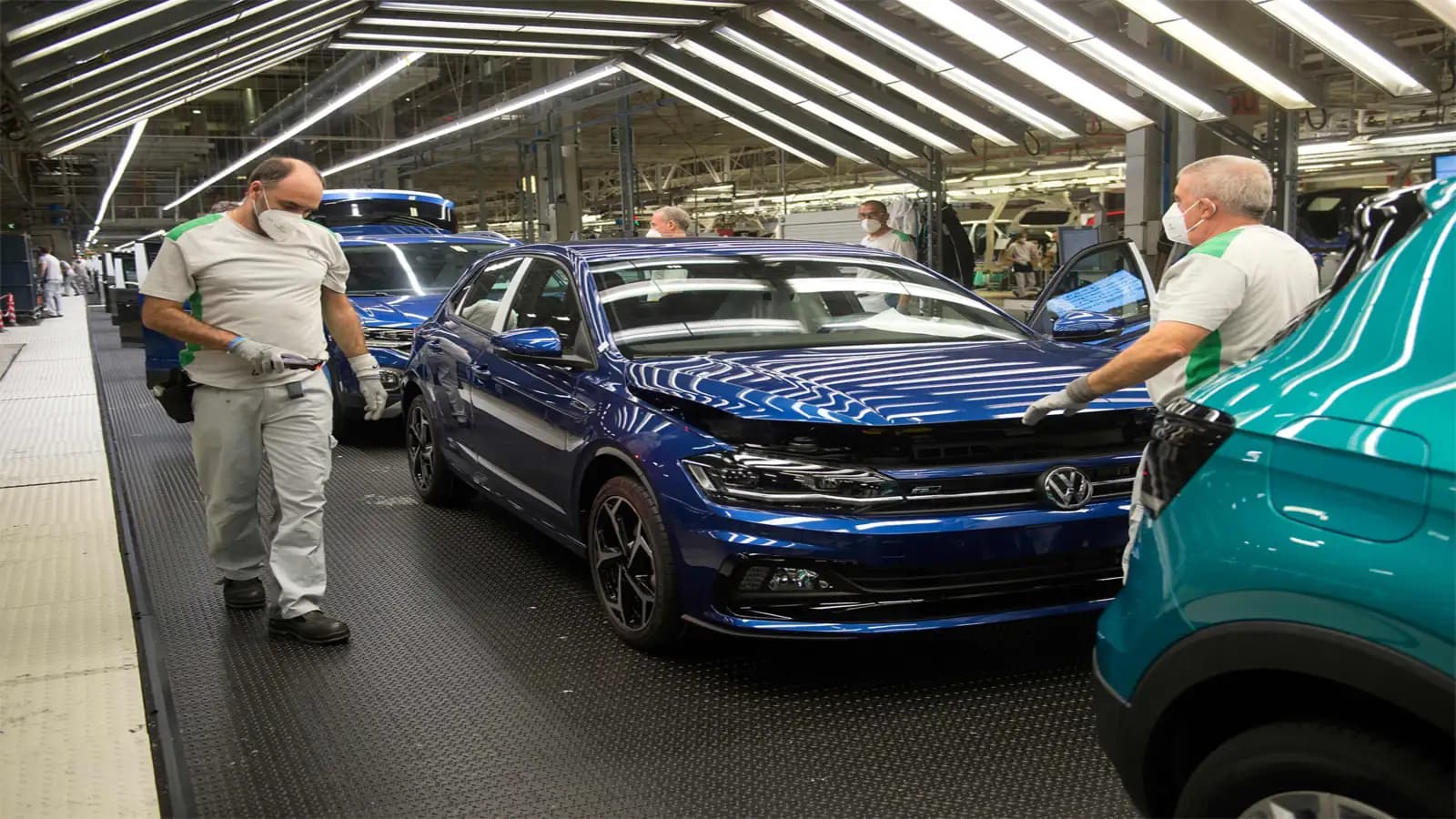 ALMAN OTO SANAYİ ÇÖKÜYOR: Volkswagen'de devasa işten çıkarma planı
