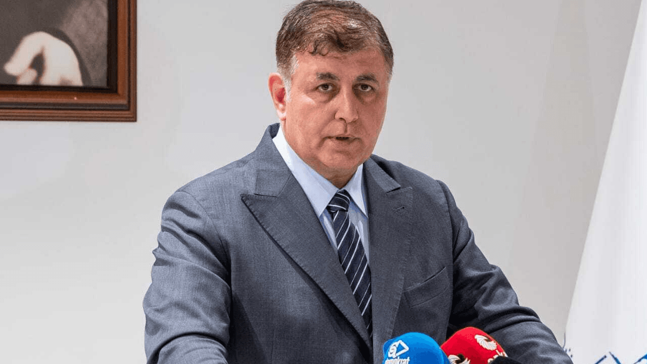İzmir Büyükşehir Belediye Başkanı Cemil Tugay, CHP'den istifa etti