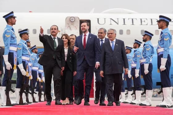 Vance, ABD-İran görüşmeleri için İsviçre'ye gidiyor