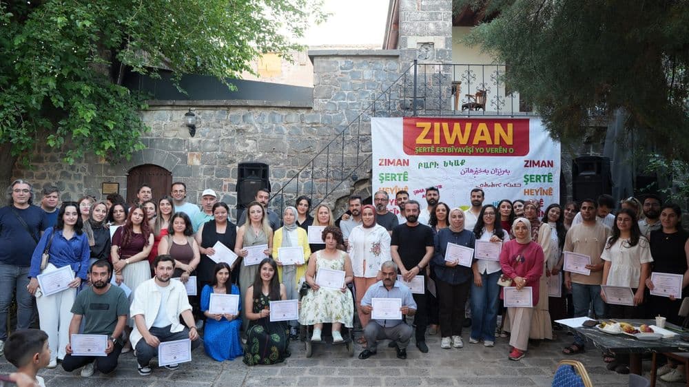 DİYARBAKIR- Dil kurslarını tamamlayan kursiyerler belgelerini aldı