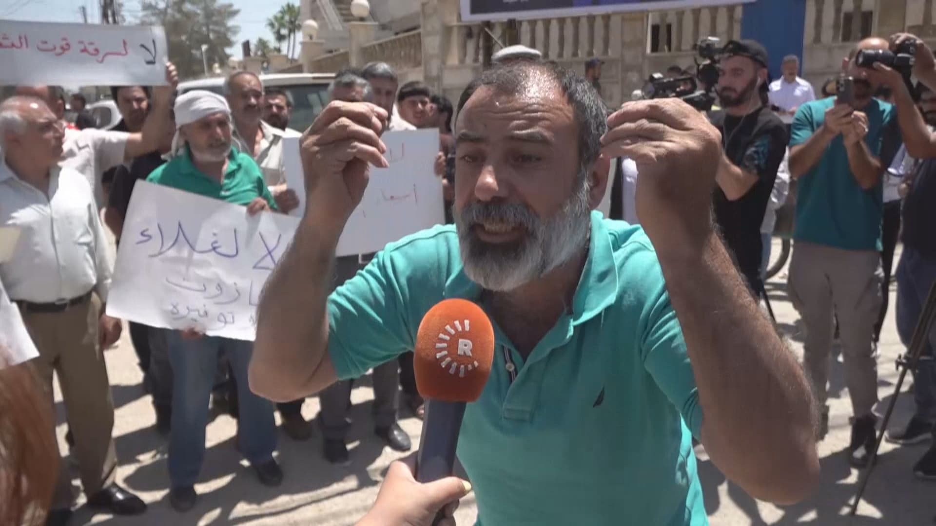 قامشلۆ؛ هاواری برسییەتی لێ هەستا؛ "لەسەر دەریایەک نەوتین و نانمان نییە بیخۆین"
