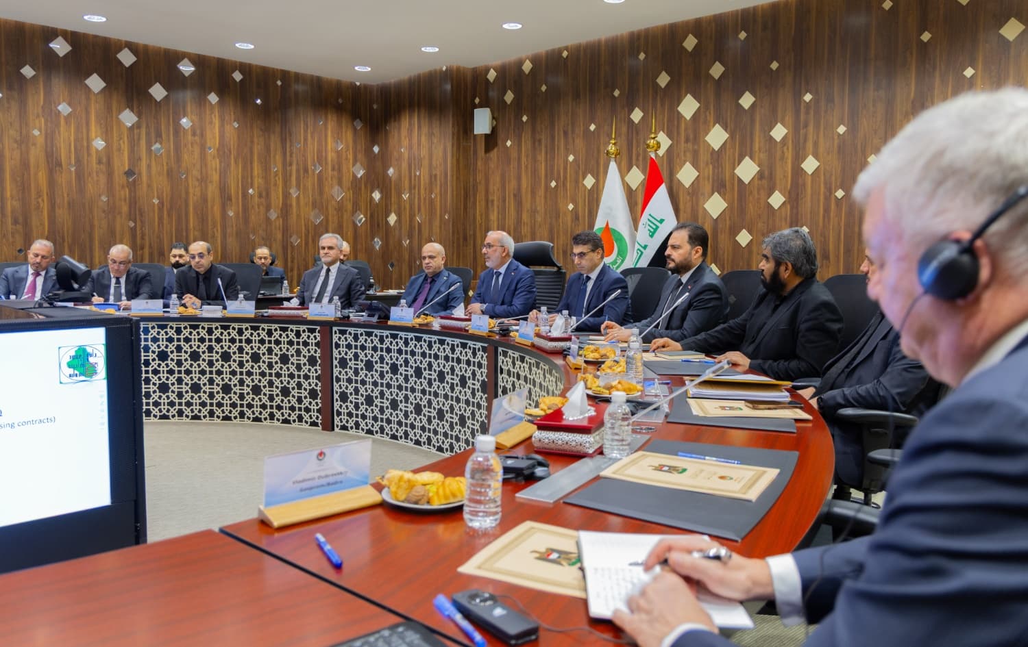 وەزیری نەوت و کۆمپانیاکان کۆبوونەوە؛ "گرنگە بەربەستەکانی بەردەم زیادکردنی بەرهەمهێنان لاببرێن"