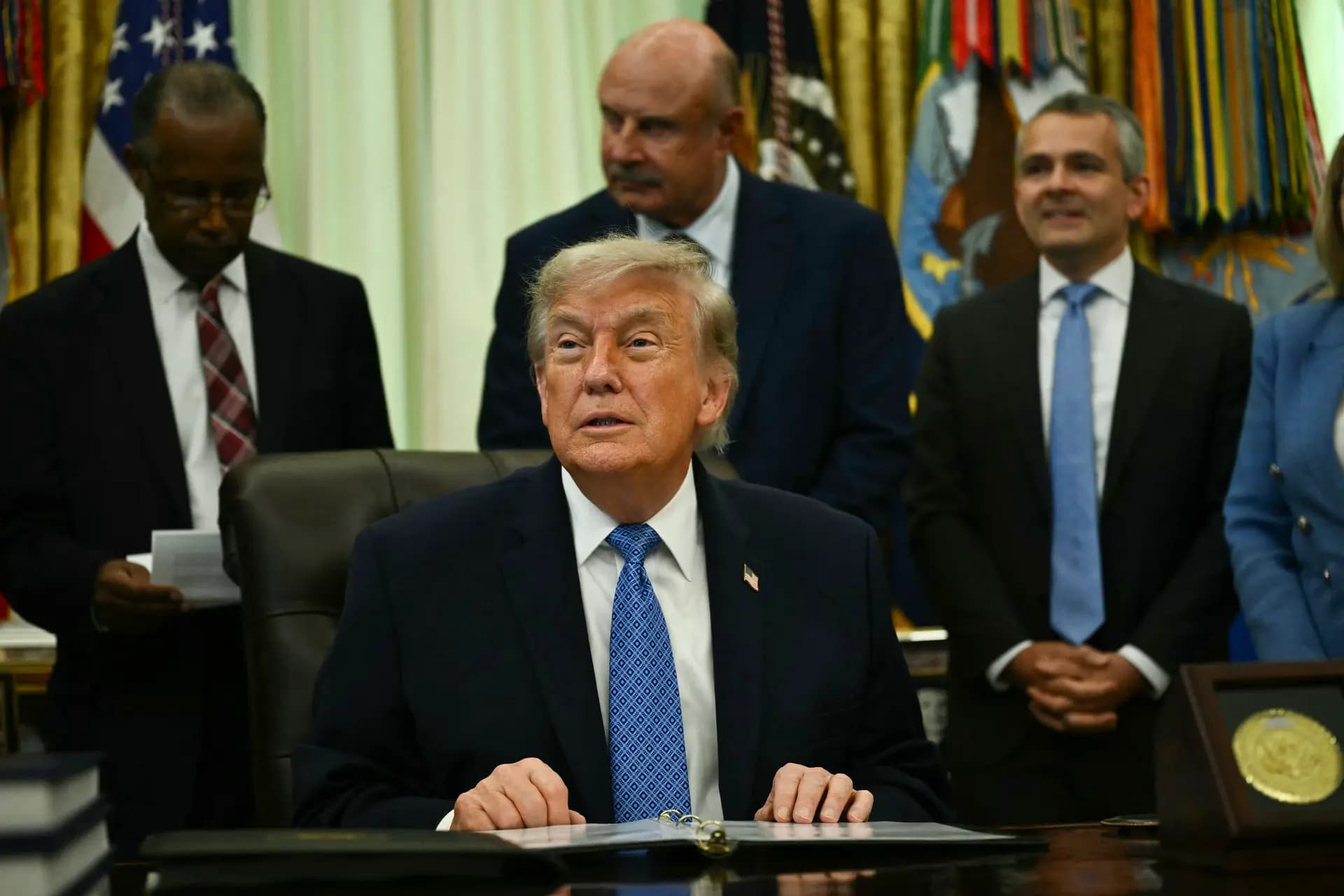 Trump’tan Avrupa’ya sert mesaj: Yüzde 100 vergi uygularız