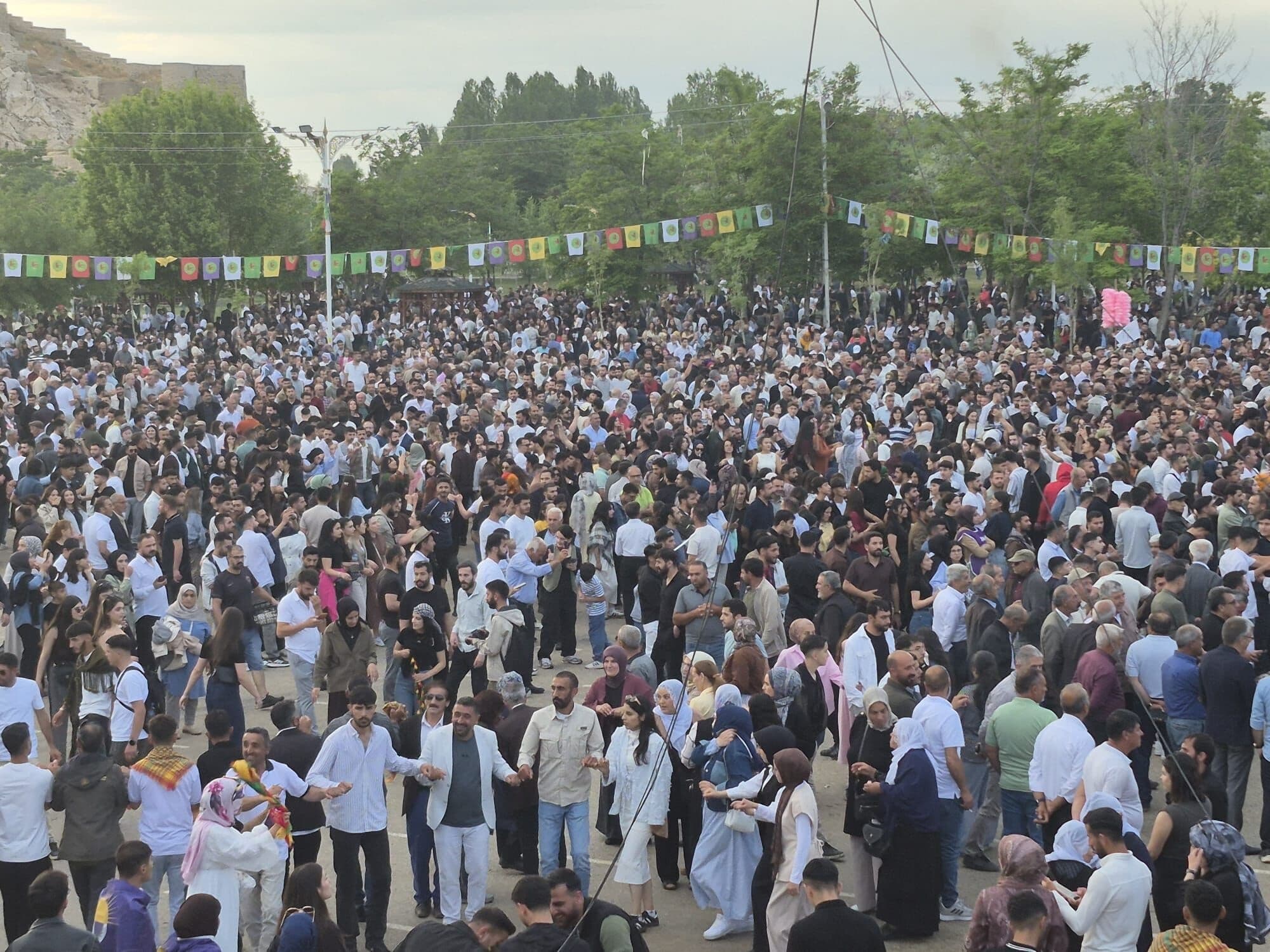 لە وان کۆبوونەوەی جەماوەری بۆ ئازادکردنی ئۆجەلان بەڕێوەچوو