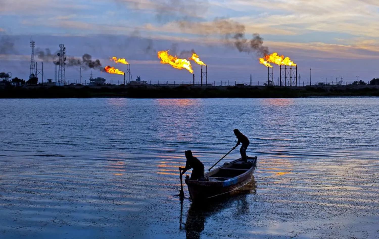 Petrol fiyatları Doha'daki ABD-İran görüşmeleri beklentisiyle geriledi
