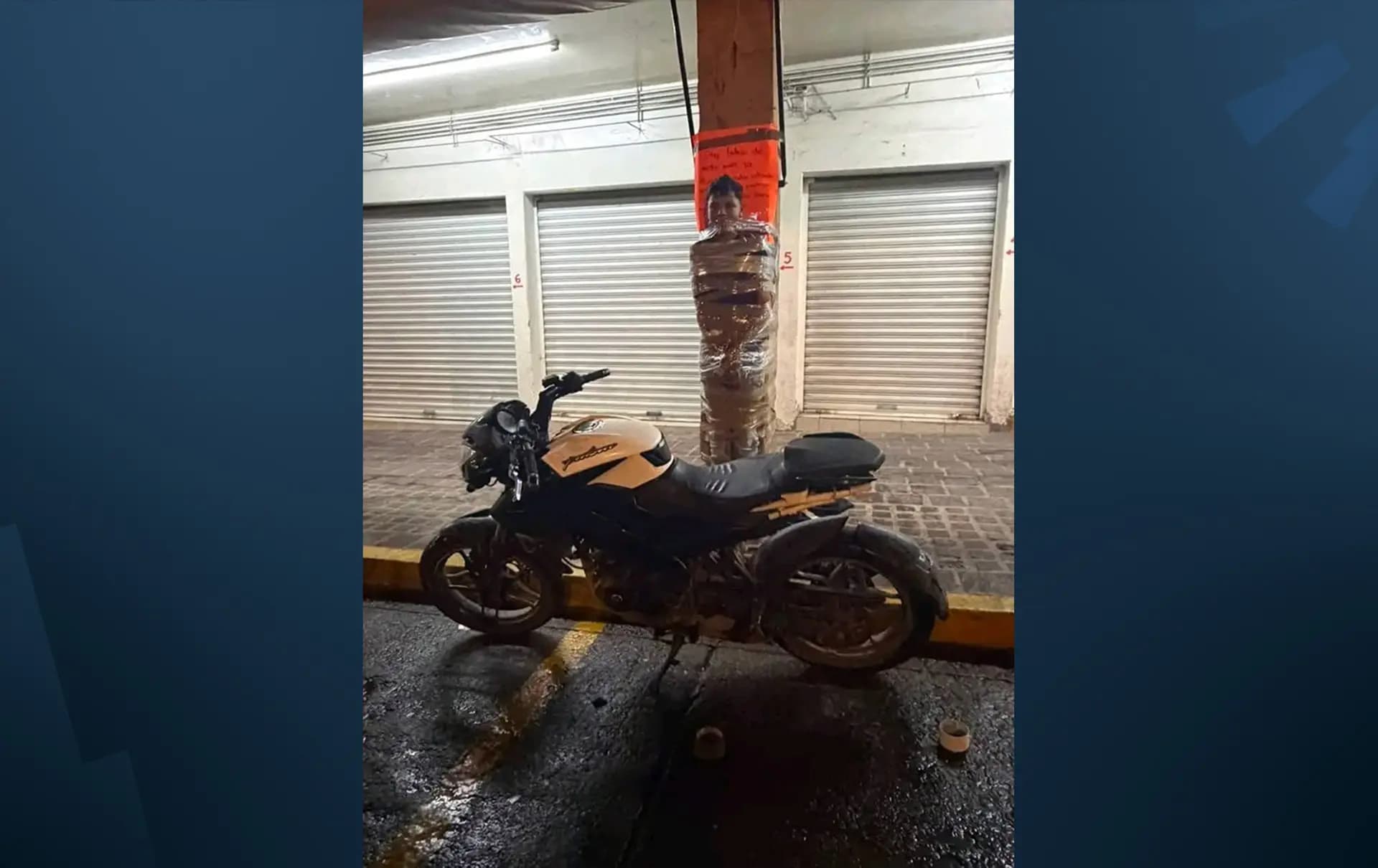 Meksika'da polis, hırsızları elektrik direklerine bağlayan 'Batman'ı arıyor